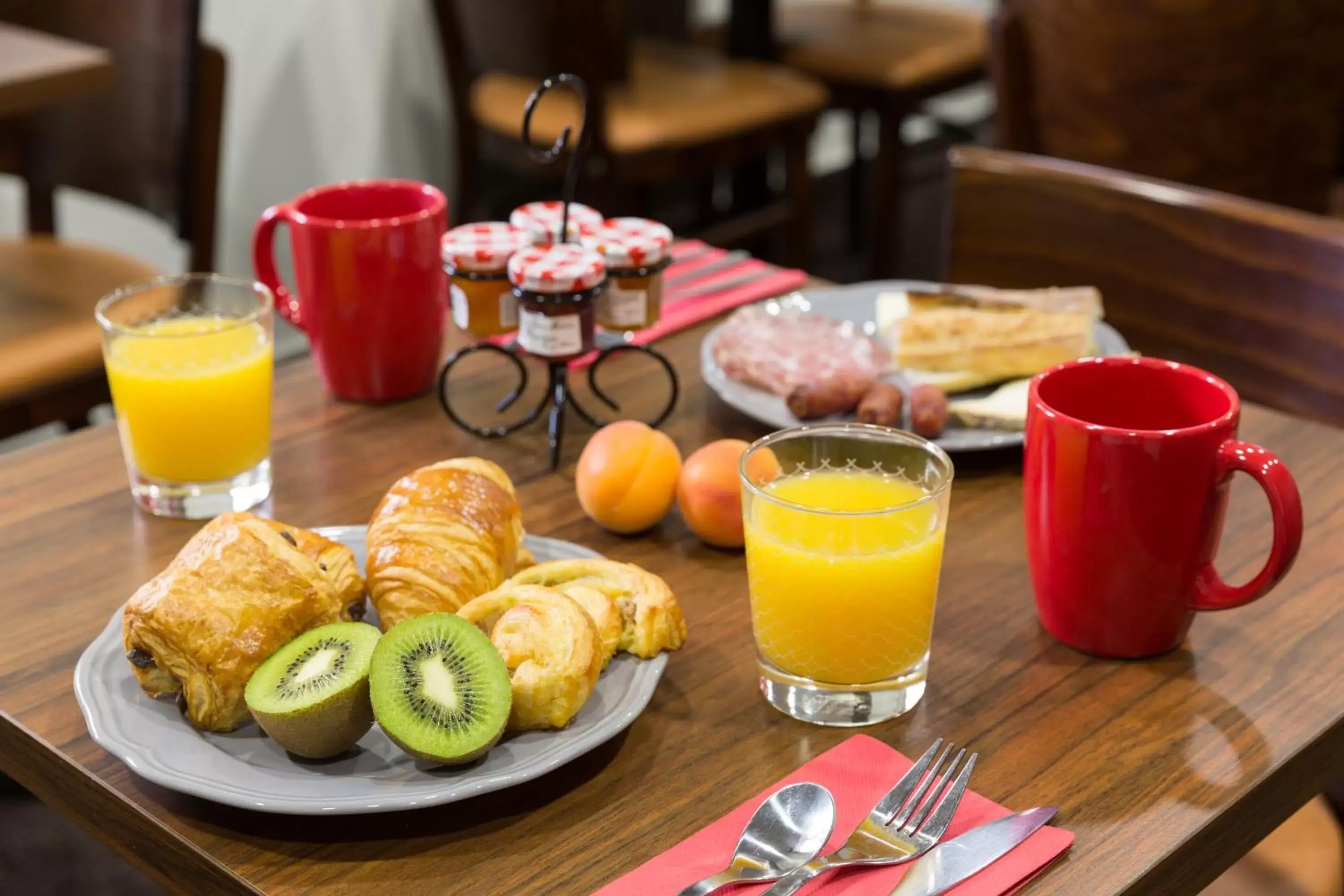 Food and drinks, Breakfast in Hotel Le Cardinal Rueil Centre