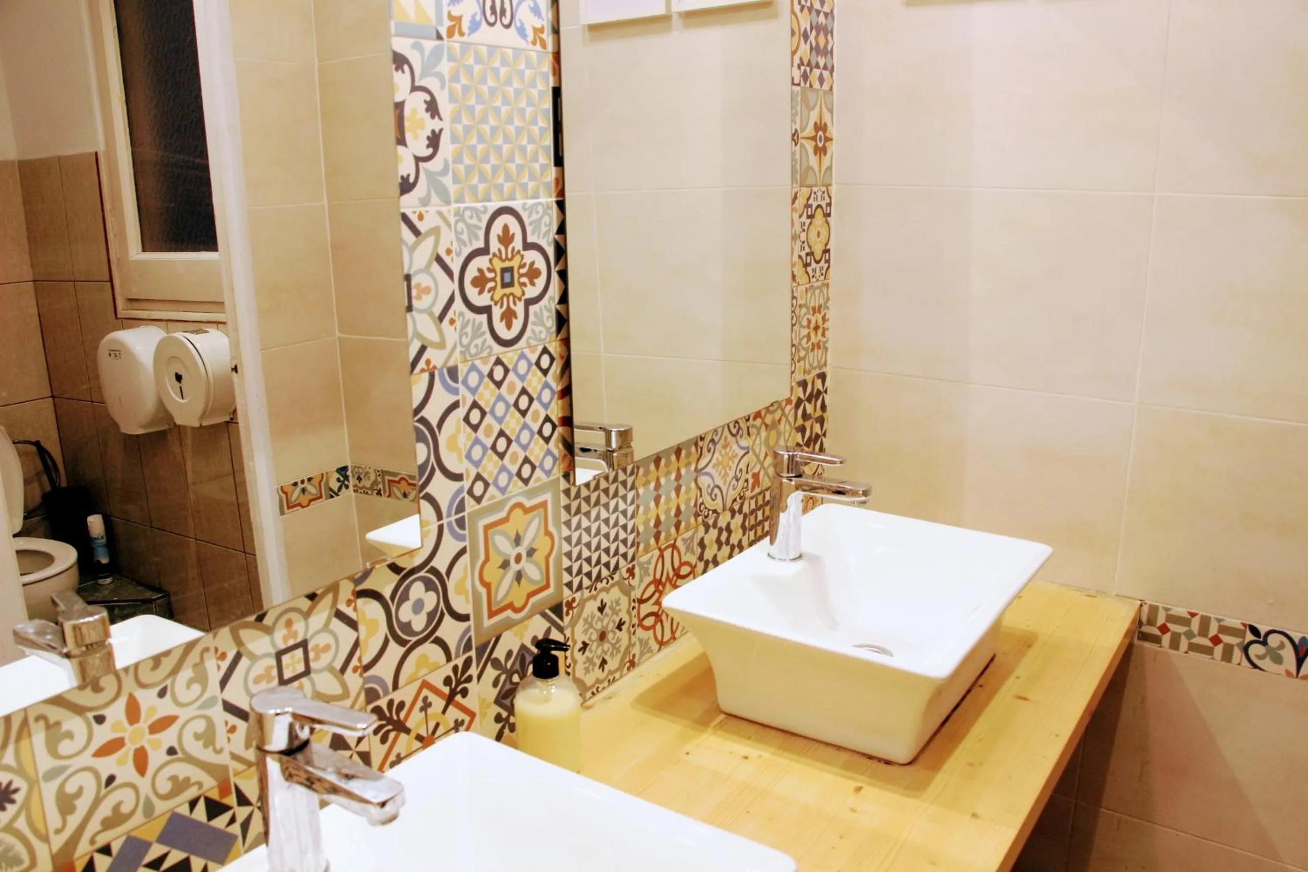 Twin Room with Shared Bathroom in Buba House - Women Only Hostel