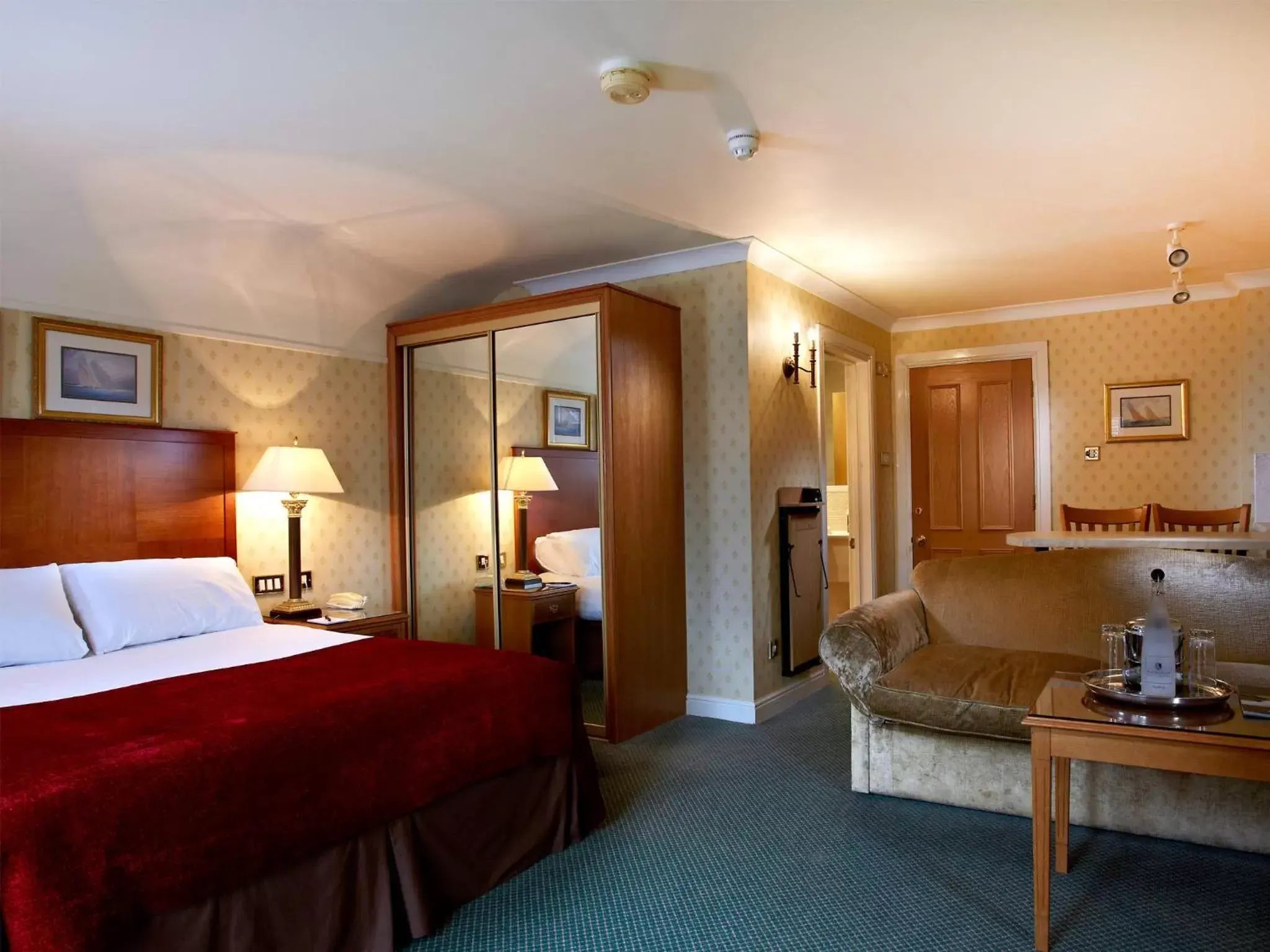 Bedroom, Bed in Macdonald Elmers Court Hotel