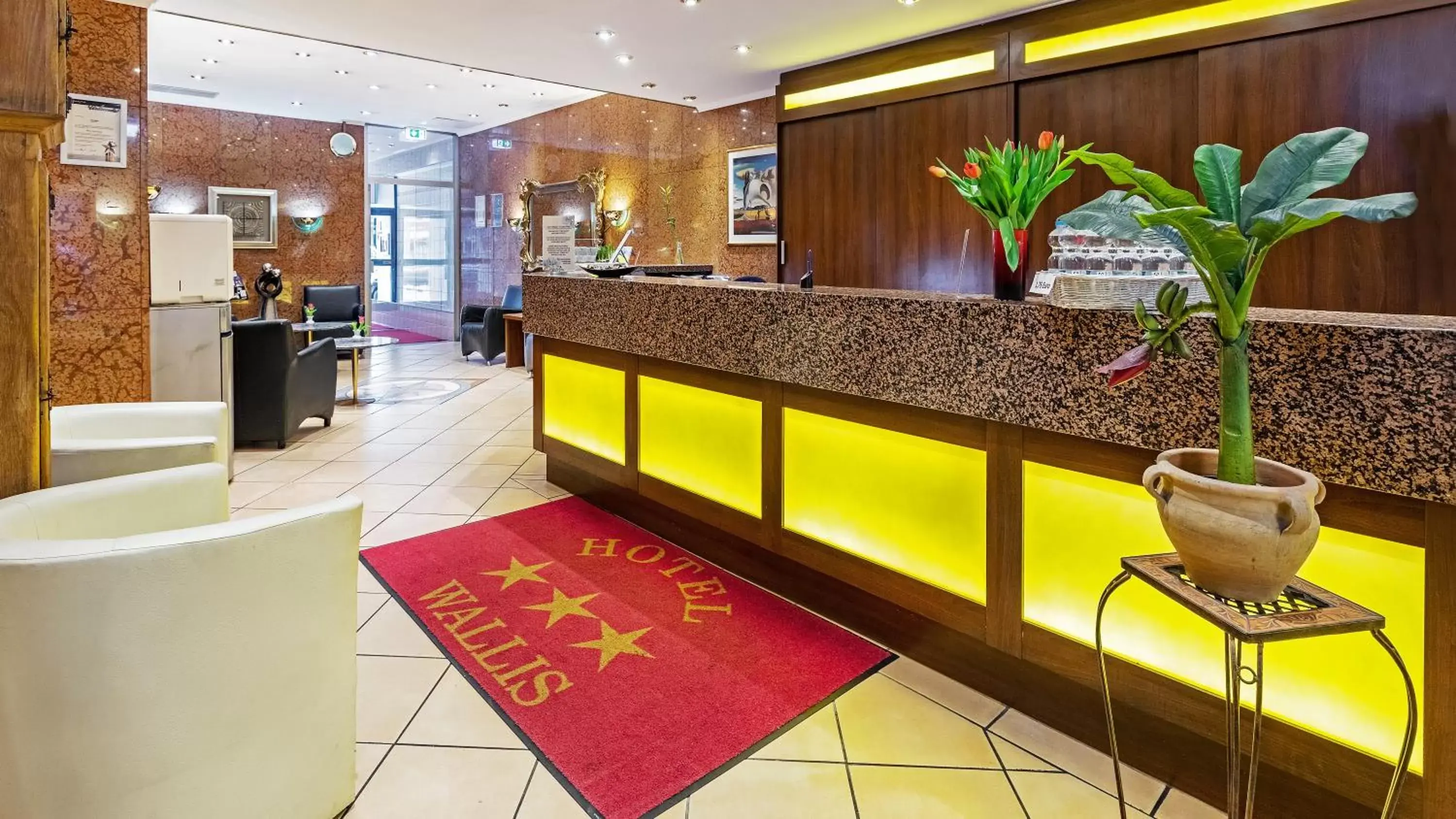 Staff, Lobby/Reception in Hotel Wallis