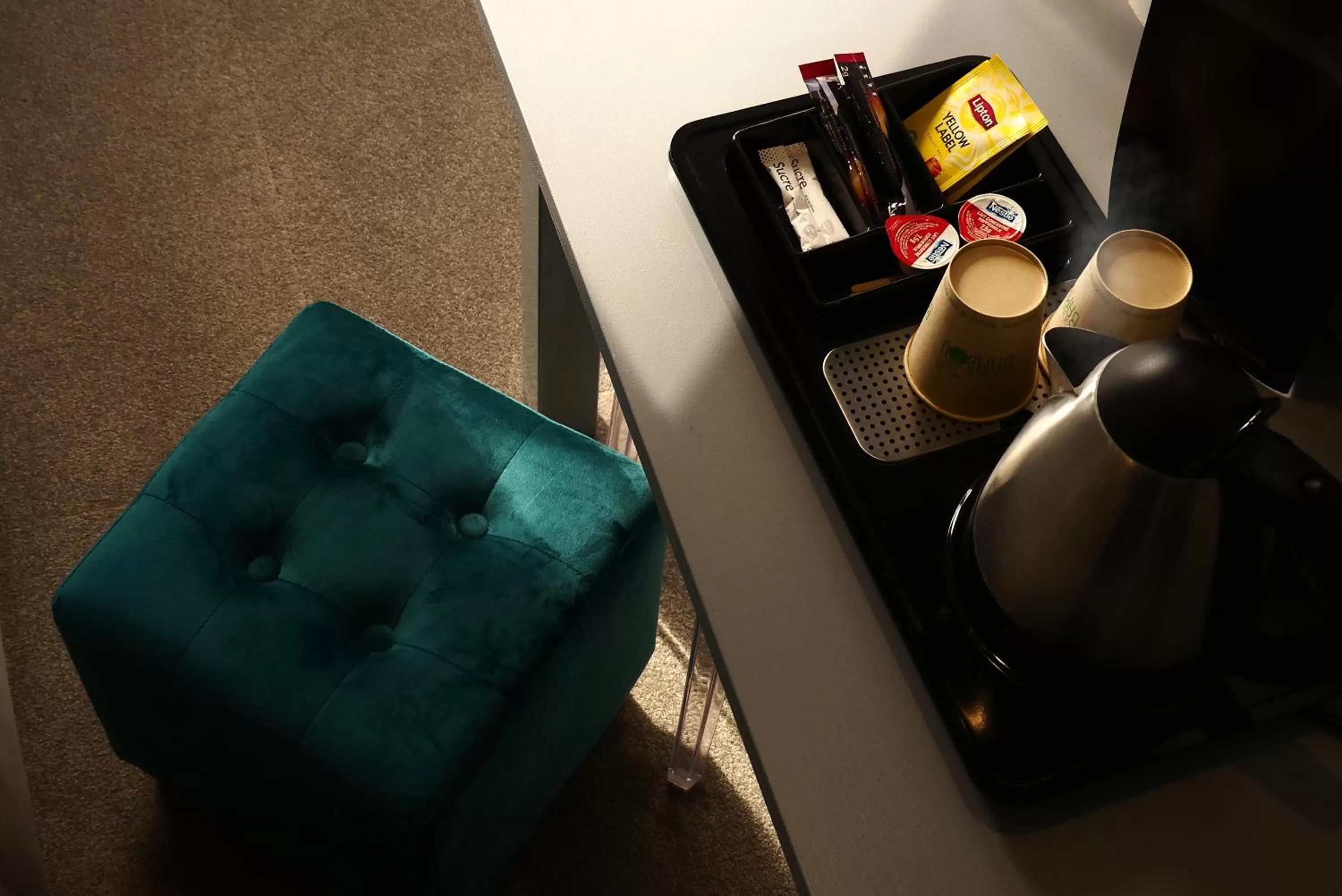 Coffee/tea facilities in Contact Hôtel Le Provençal Bordeaux Lac