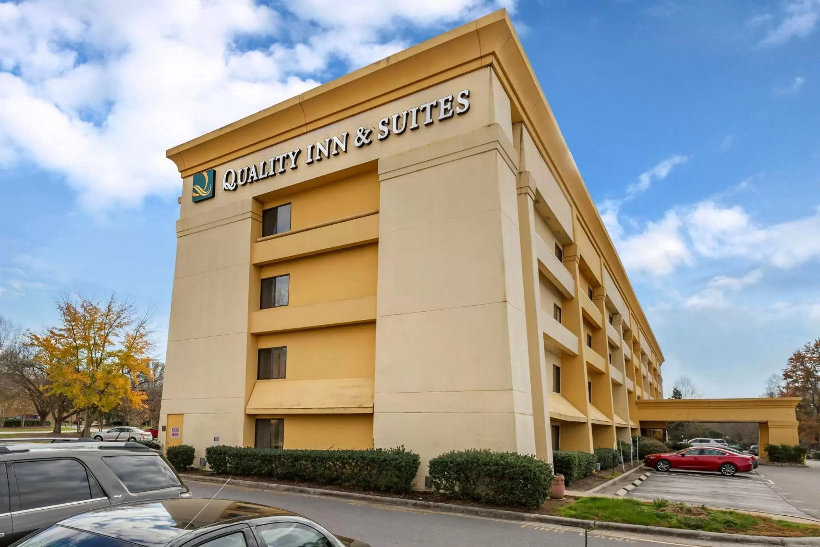 Property Building in Quality Inn & Suites Raleigh Durham Airport