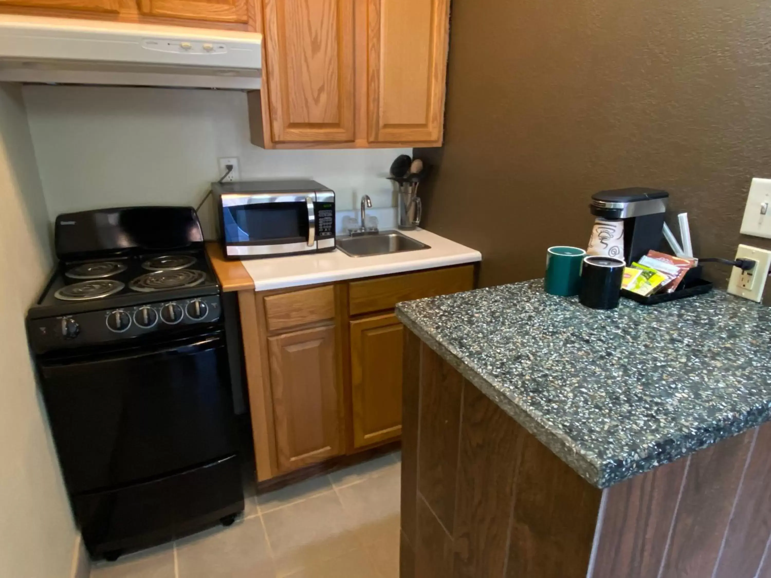 Kitchen or kitchenette, Kitchen/Kitchenette in Cascades Inn