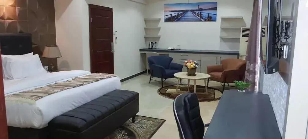 Executive Suite - single occupancy in Lantana Hotel Executive Suite - single occupancy in Lantana Hotel