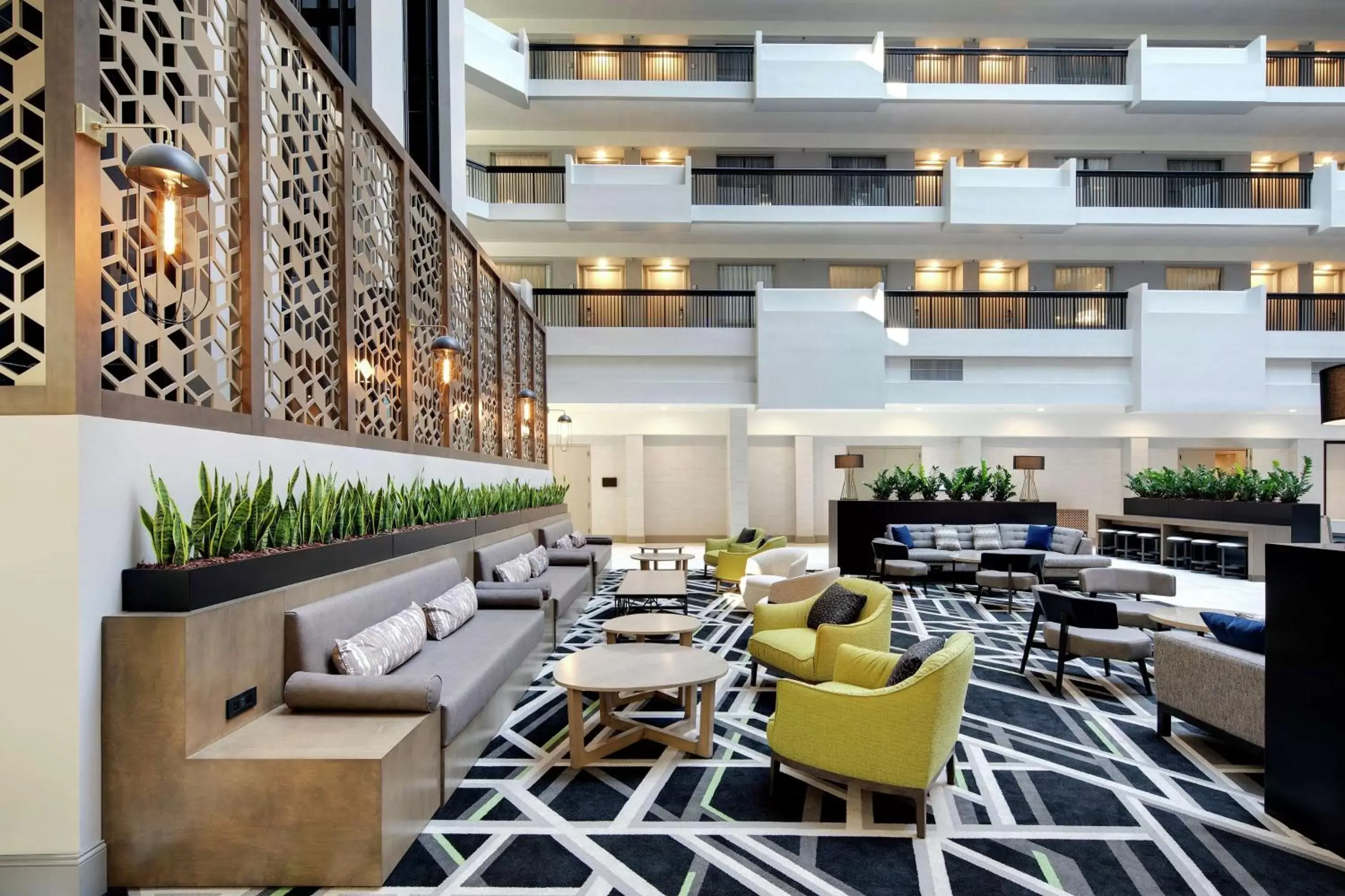 Lobby or reception, Restaurant/Places to Eat in Embassy Suites by Hilton Atlanta Perimeter Center