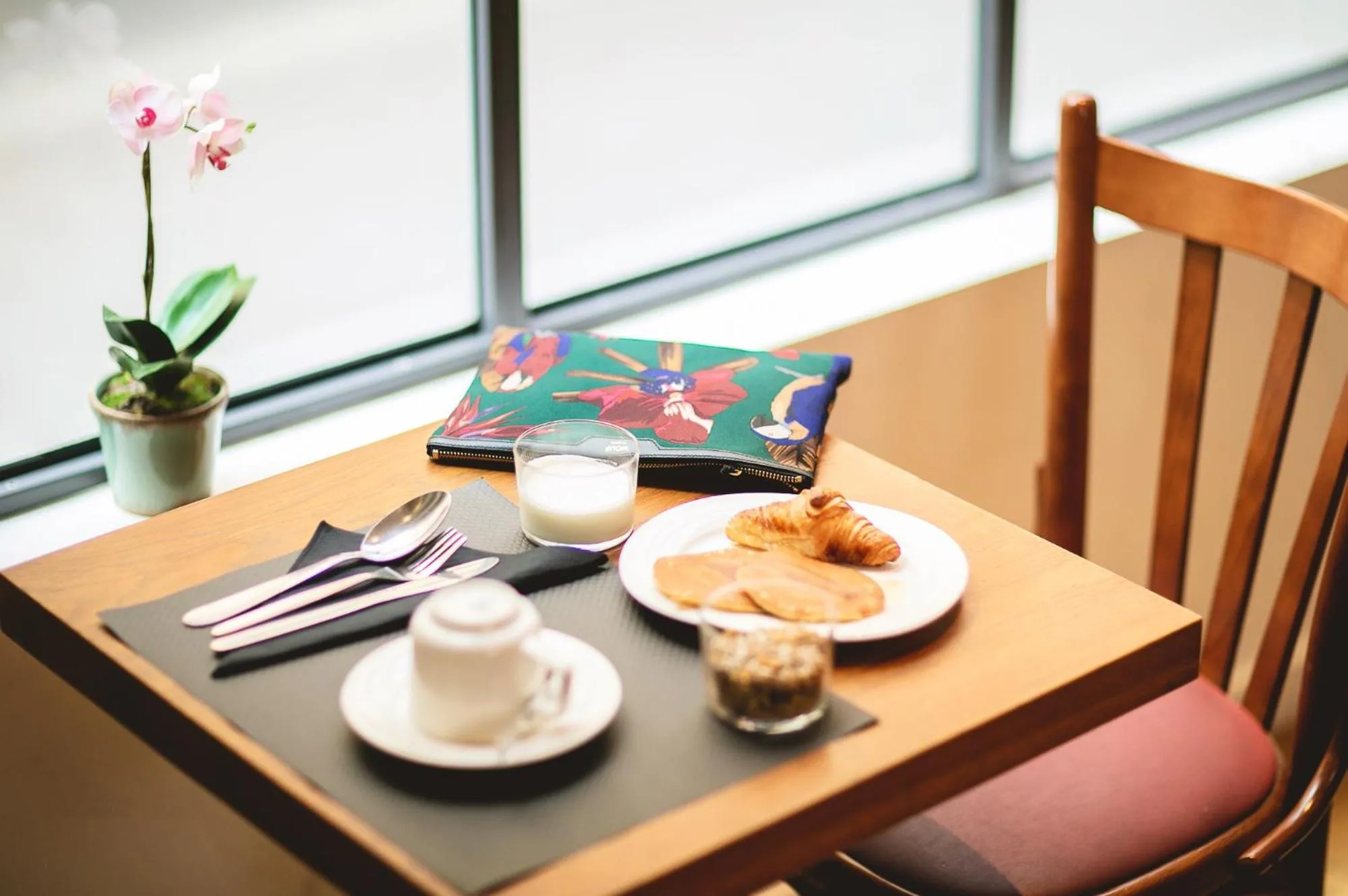 Buffet breakfast in Hôtel Crayon