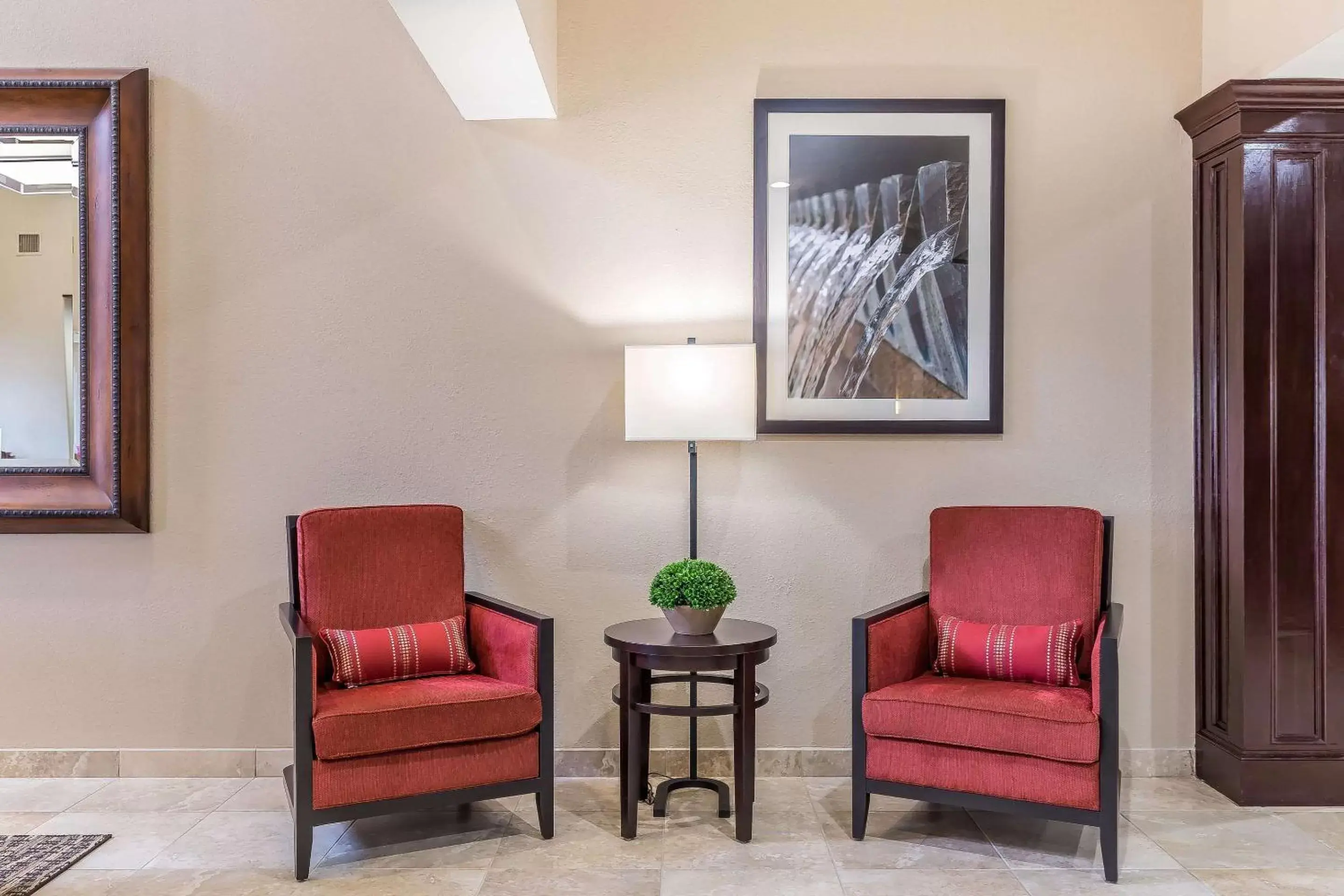 Lobby or reception, Seating Area in Comfort Suites Houston IAH Airport - Beltway 8