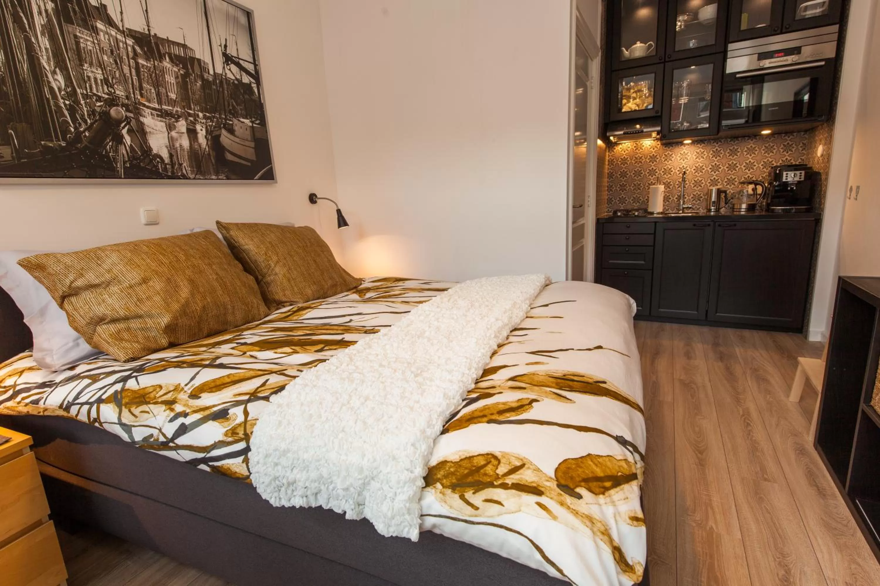 Property building, Bed in Lutje Kerklaan