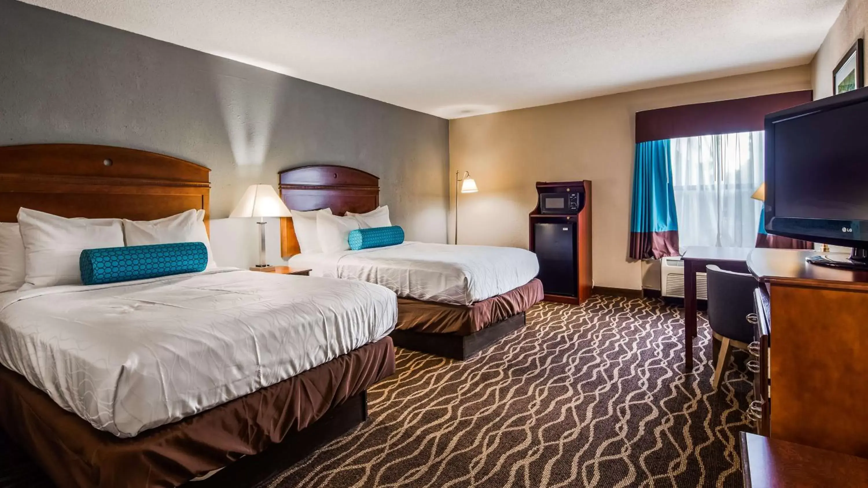 Photo of the whole room, Bed in Best Western Albemarle Inn