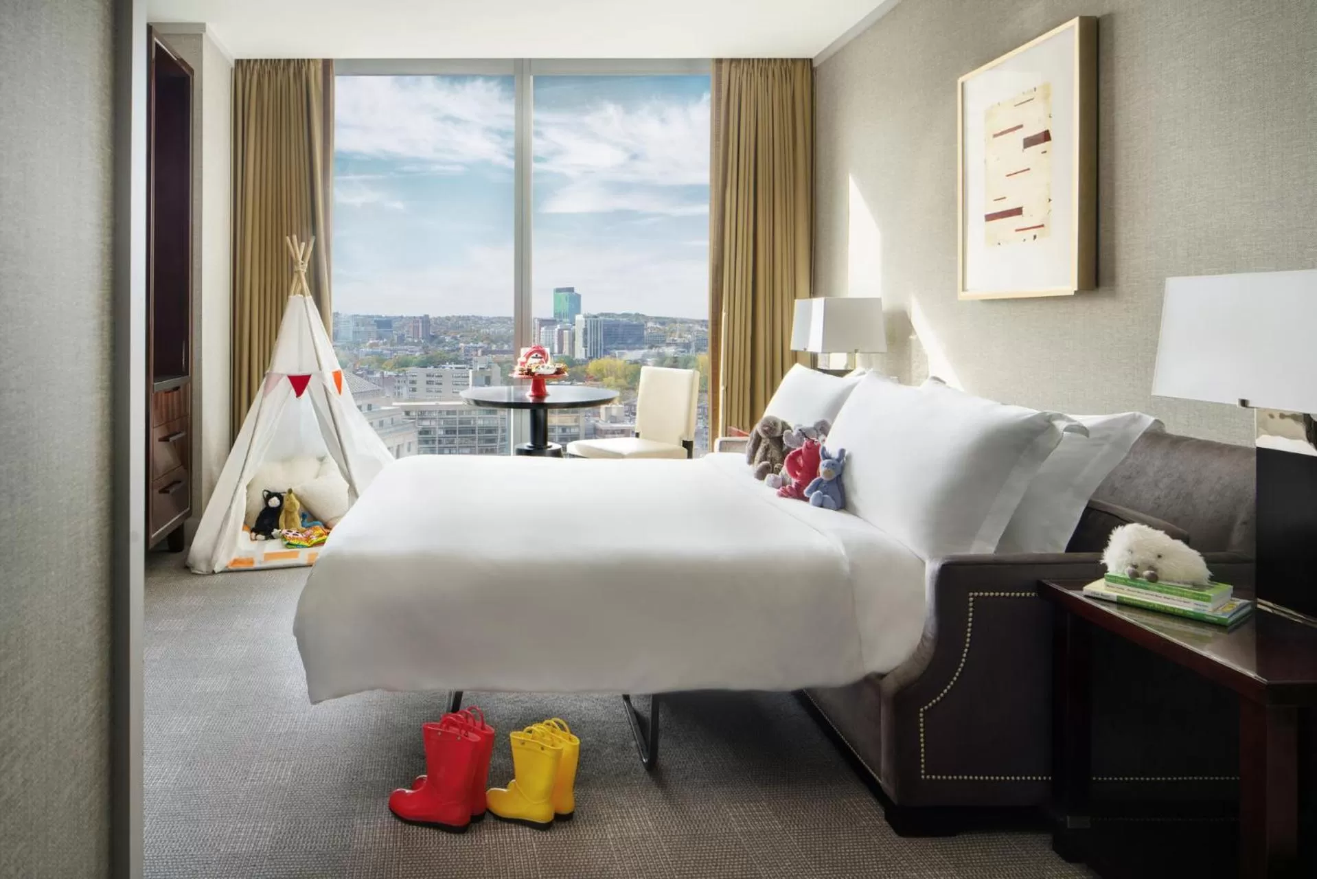 children, Bed in Four Seasons Hotel One Dalton Street, Boston