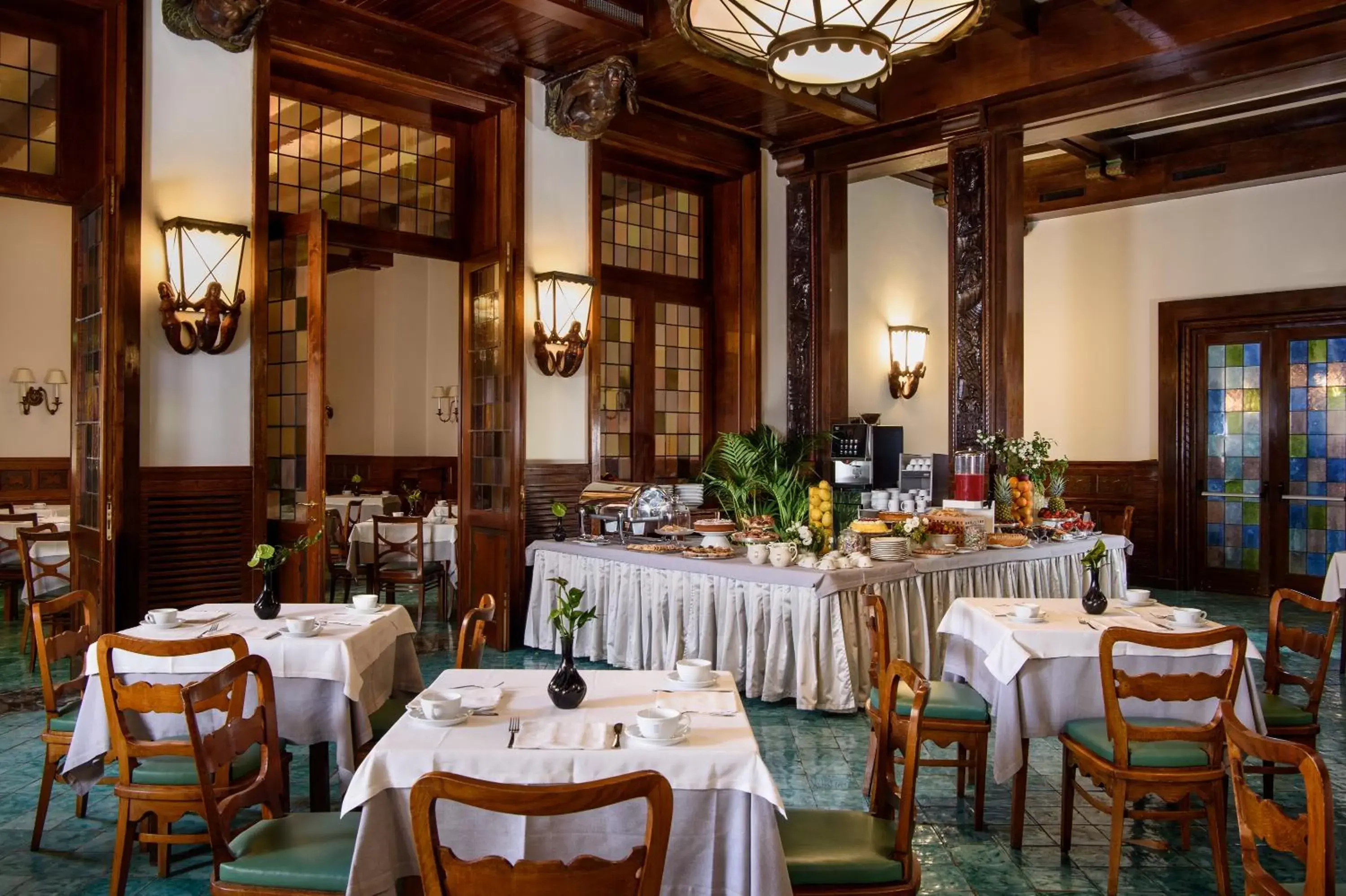 Restaurant/Places to Eat in Bettoja Hotel Atlantico
