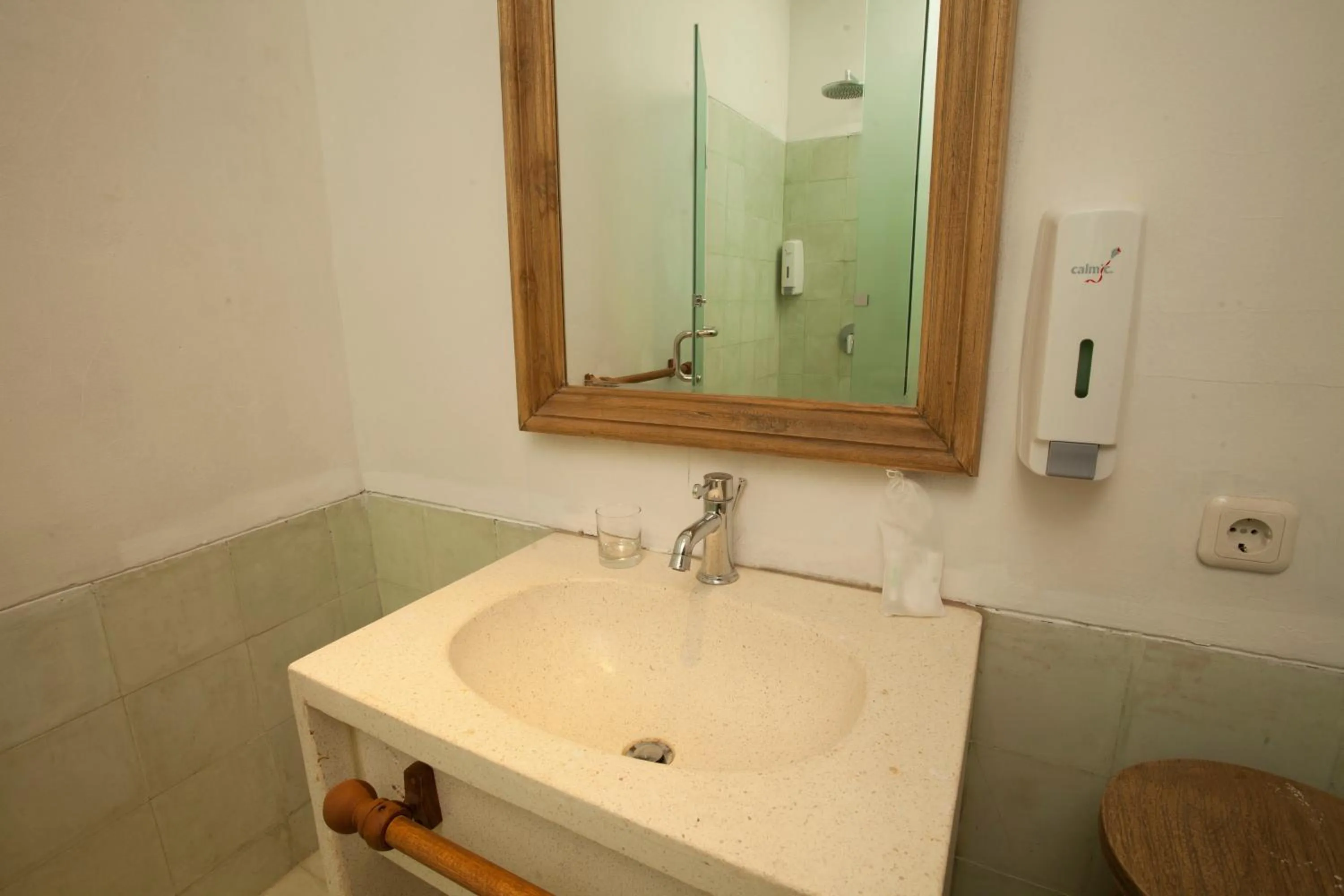 Shower in Adhisthana Hotel Yogyakarta