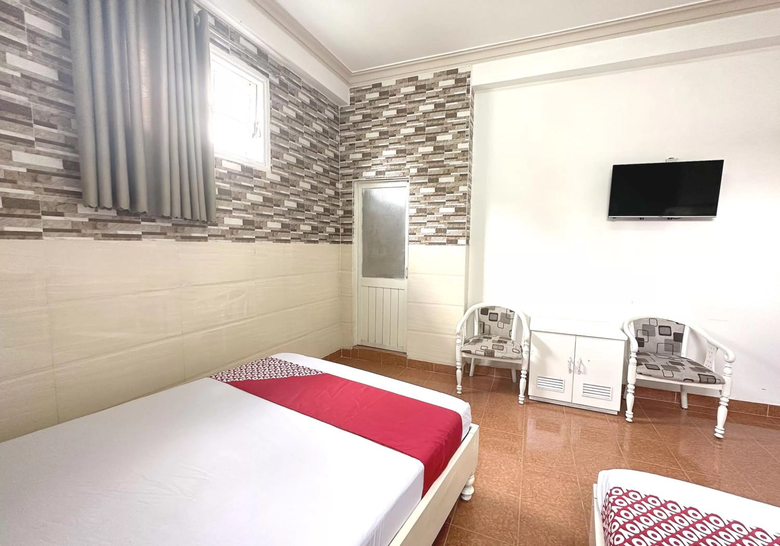 Photo of the whole room, Bed in OYO 1196 Le Vu Hotel