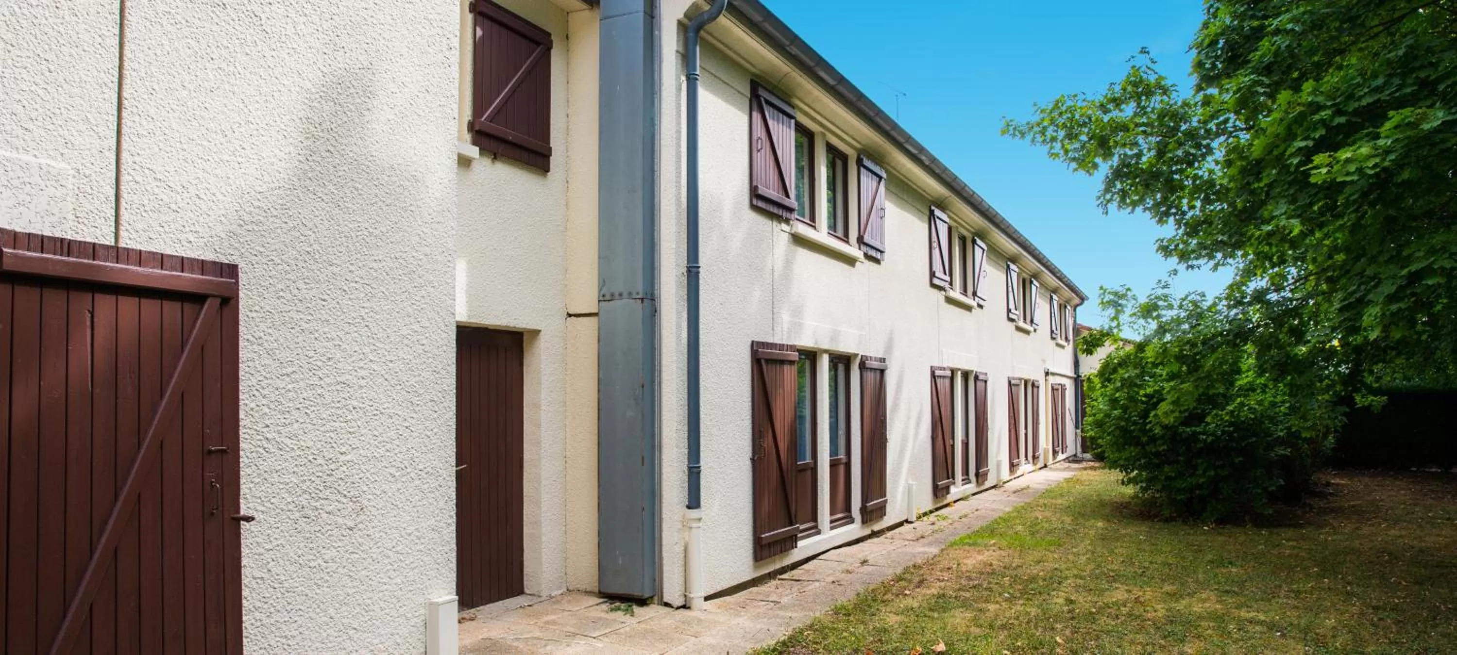 Property building in Kyriad Montargis Amilly