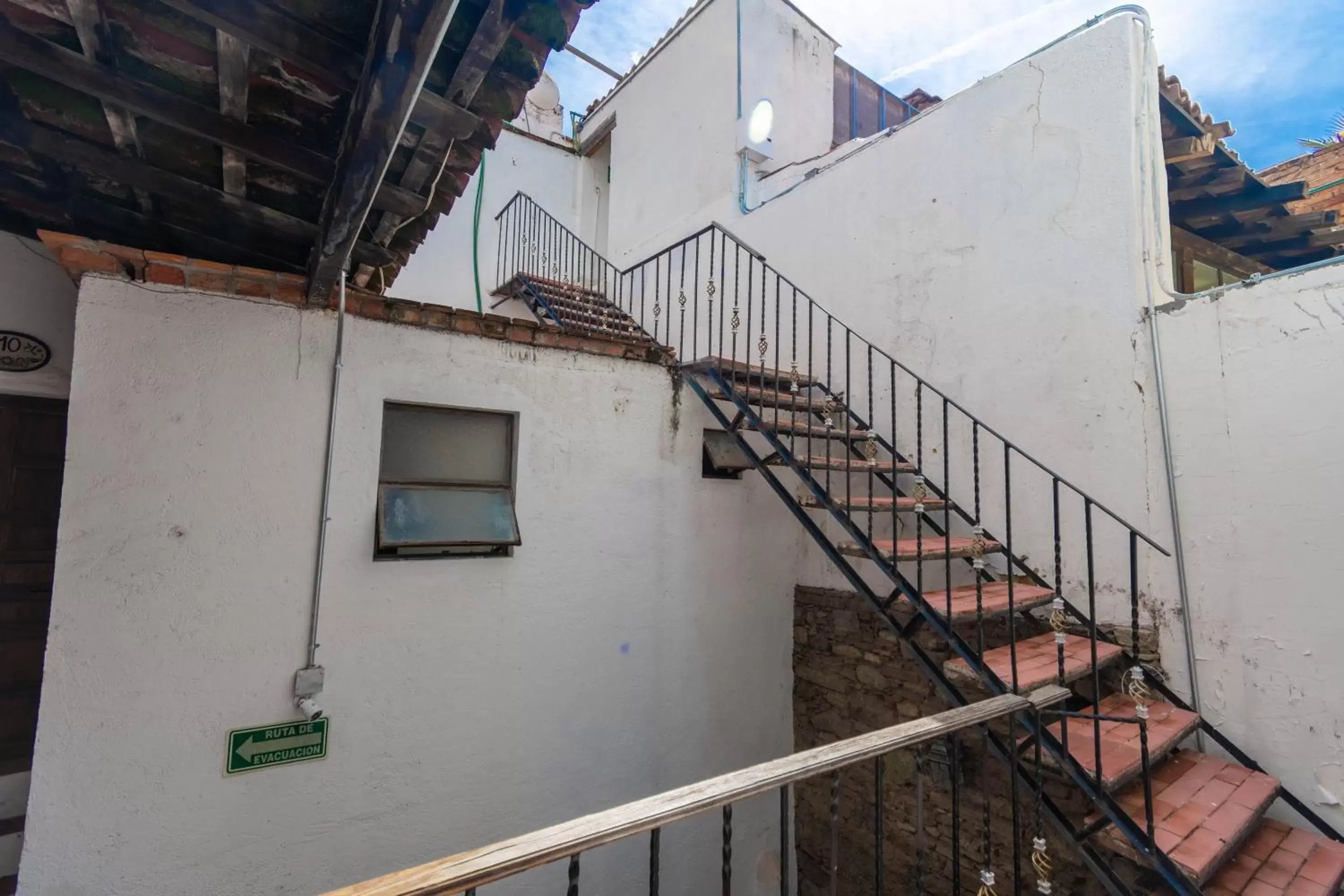 Property building, Balcony/Terrace in Hotel Casa Sangre de Cristo