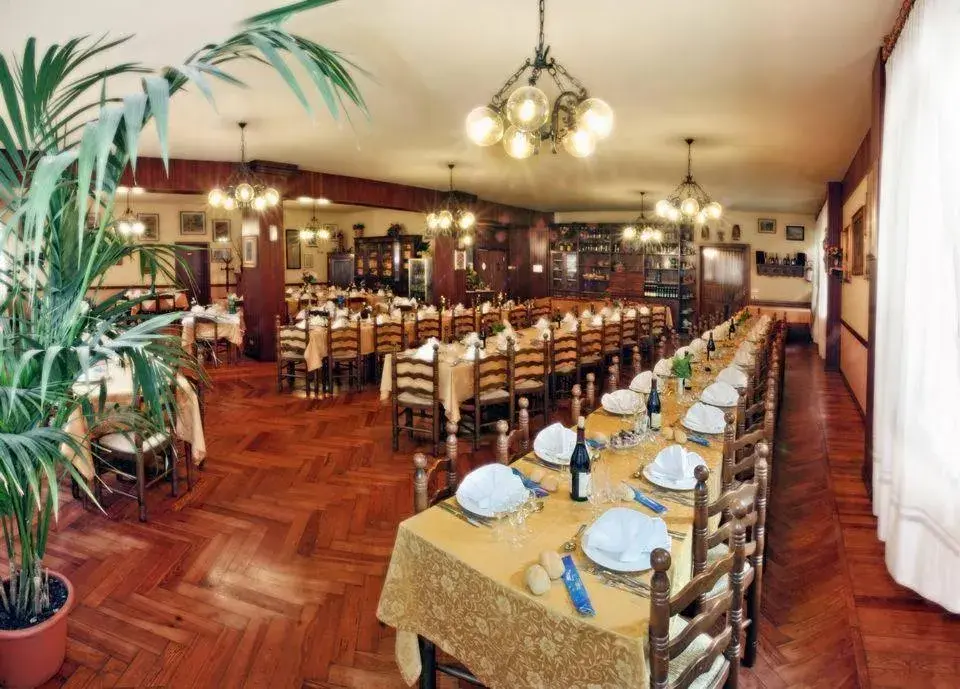 Restaurant/Places to Eat in Albergo Il Castellino