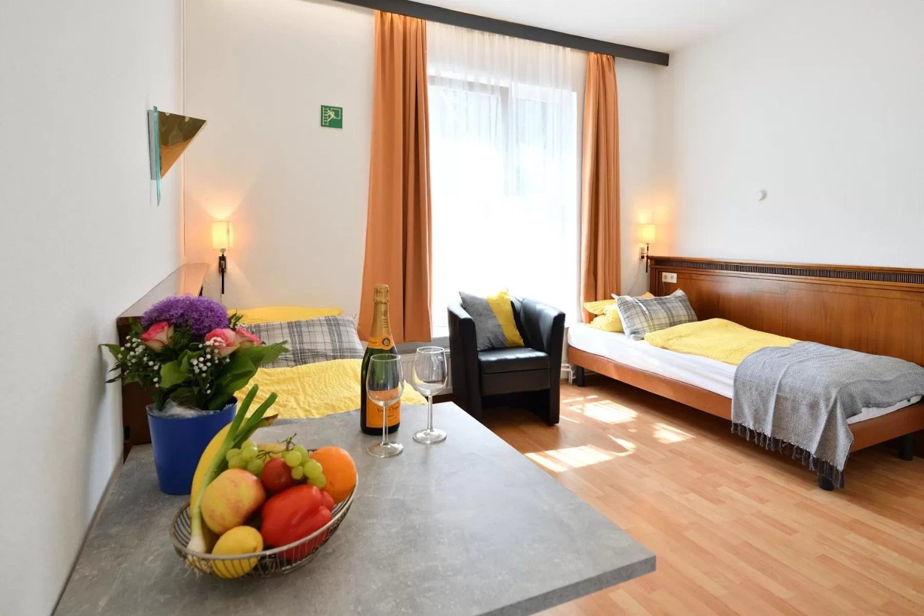 Living room, Bed in Ford Apartment Bremen City Center