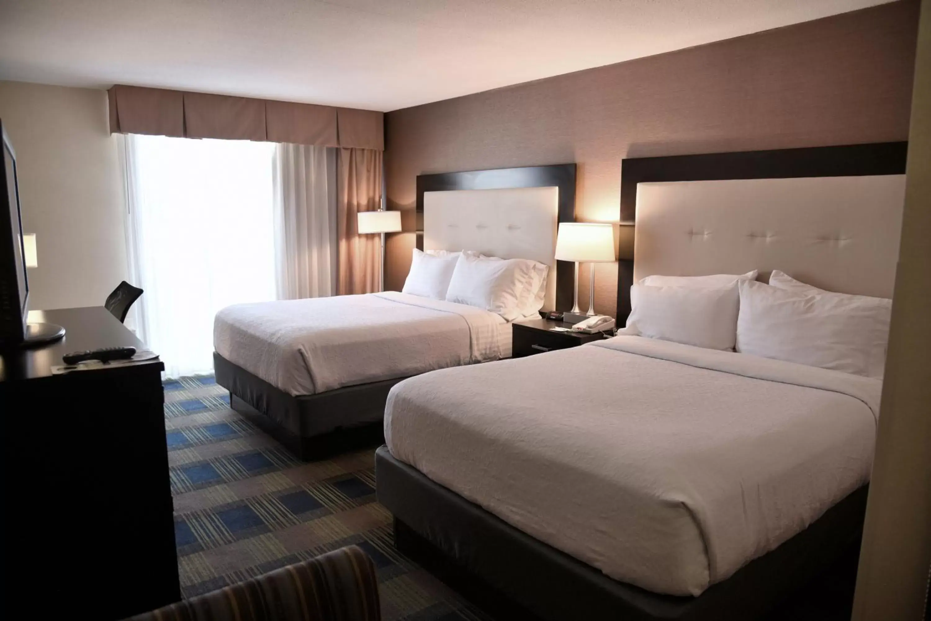 Photo of the whole room, Bed in Holiday Inn Akron-West, an IHG Hotel