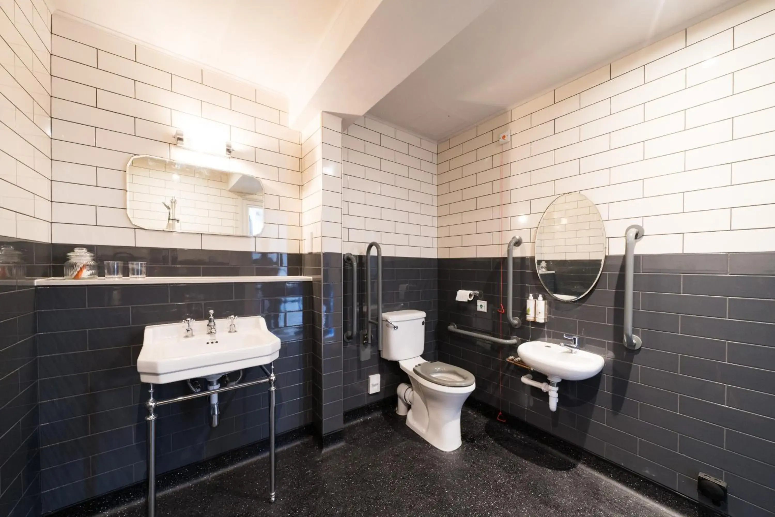 Toilet, Bathroom in Aragon House