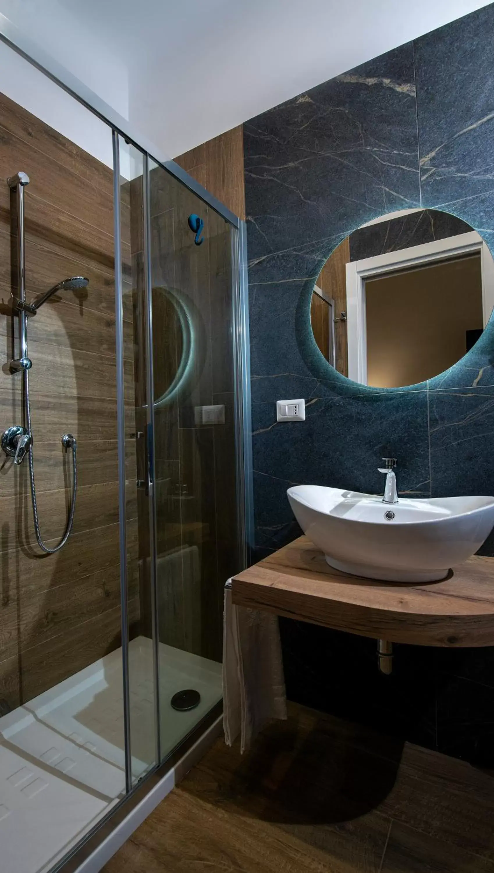 Shower, Bathroom in VIVI A NAPOLI