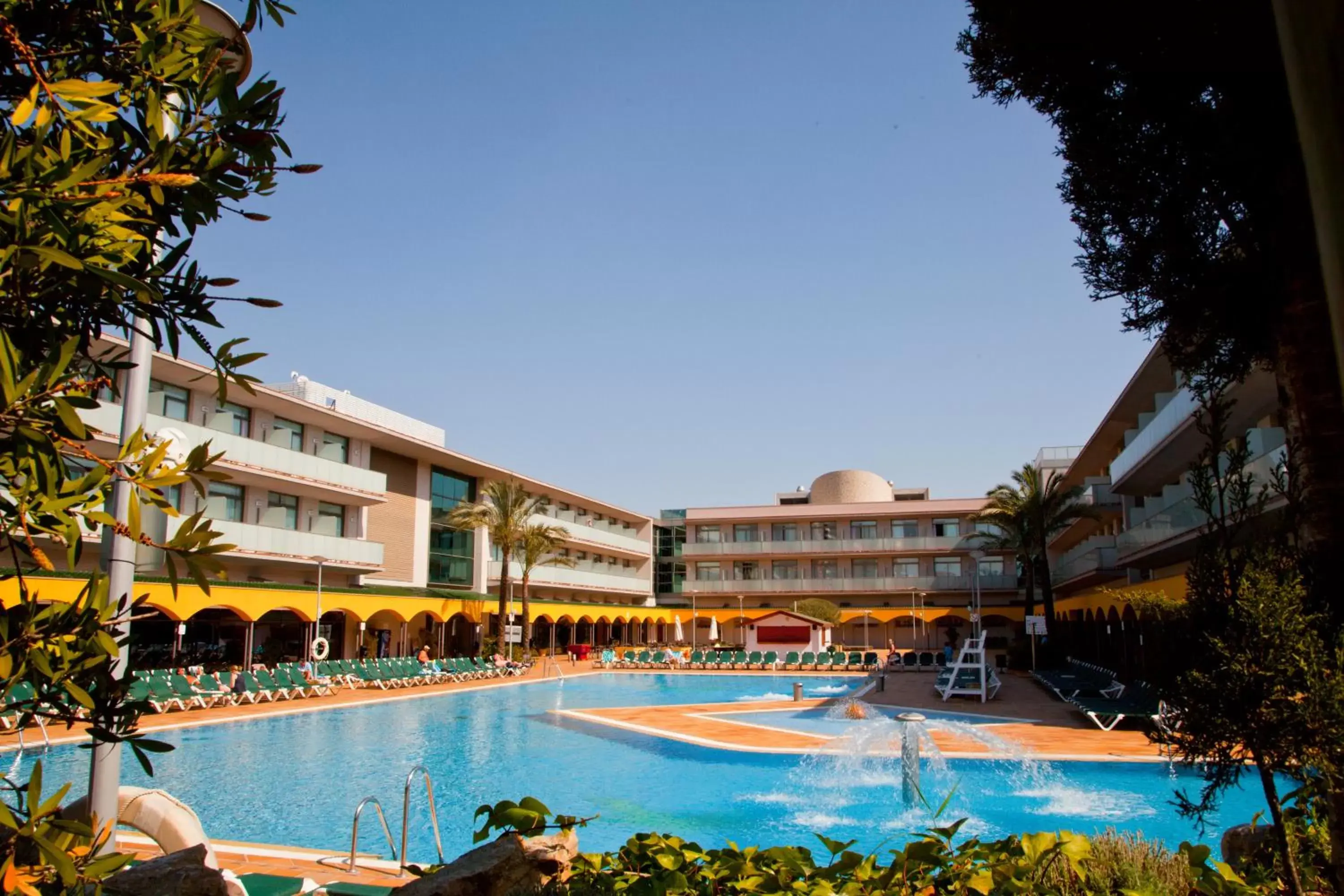 Facade/entrance, Swimming Pool in Hotel Mediterraneo