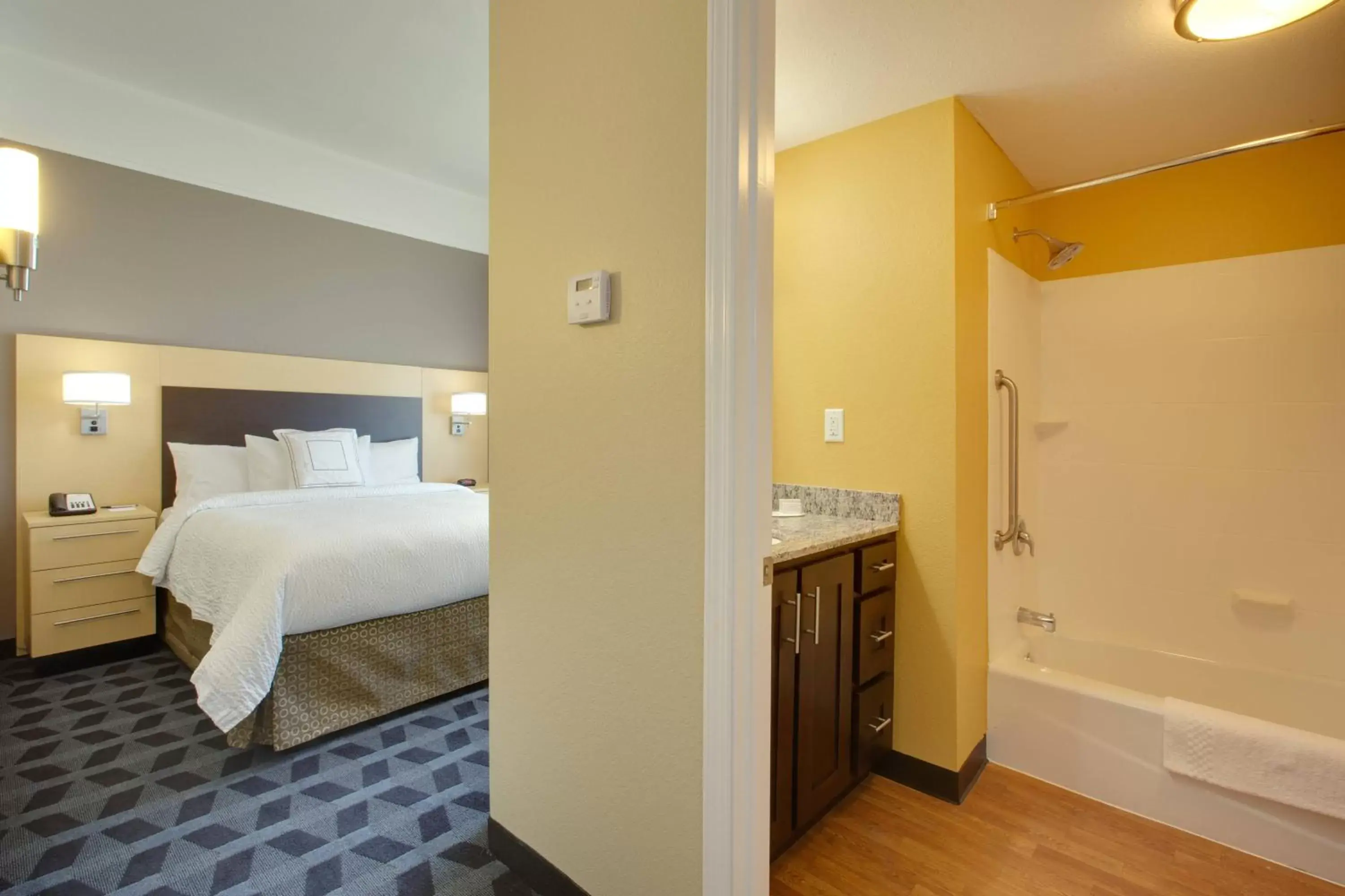 Bathroom, Bed in TownePlace Suites by Marriott Corpus Christi Portland