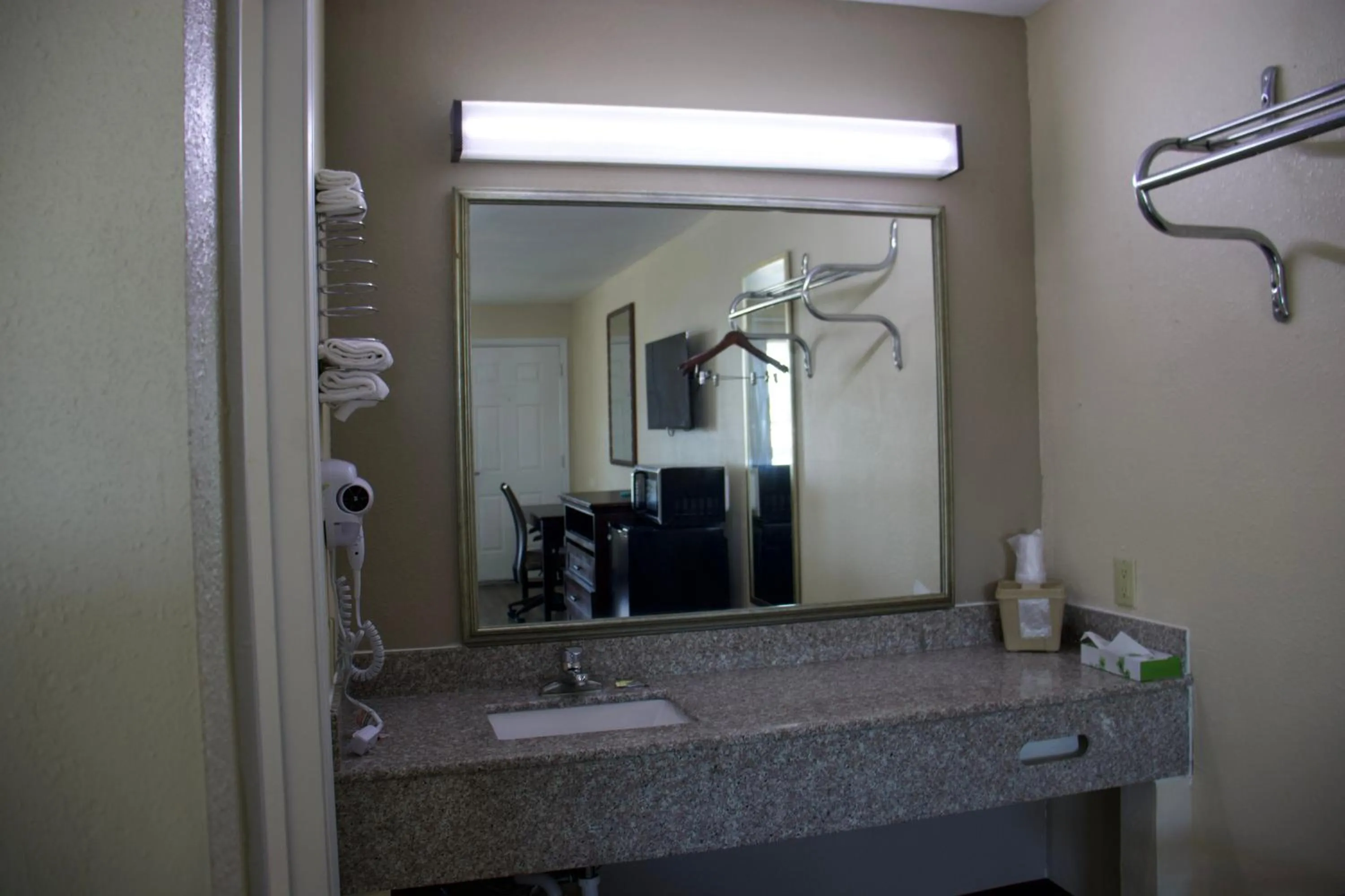 Bathroom in Key West Inn - Cookeville