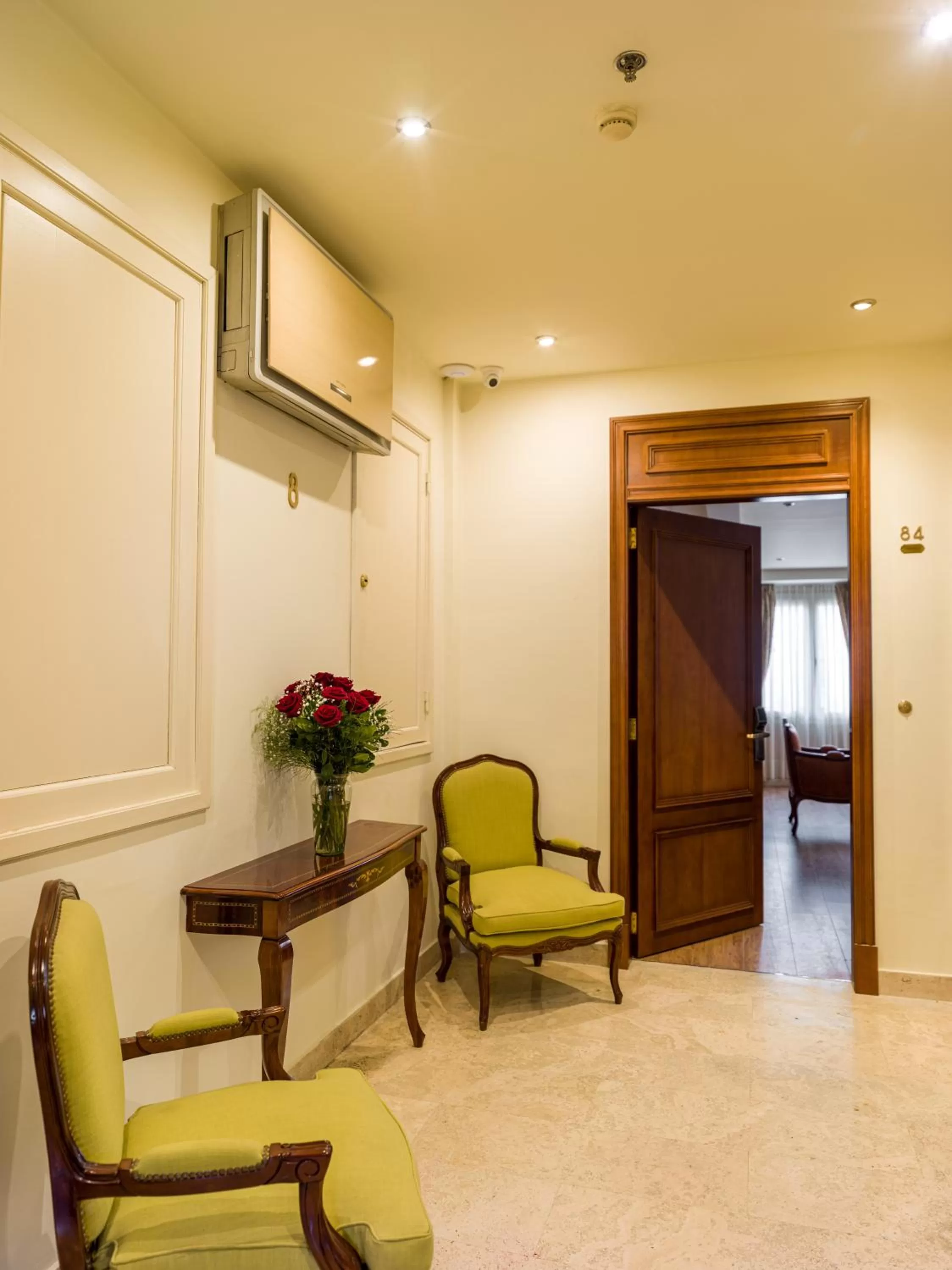 Seating area in Melia Recoleta Plaza Hotel