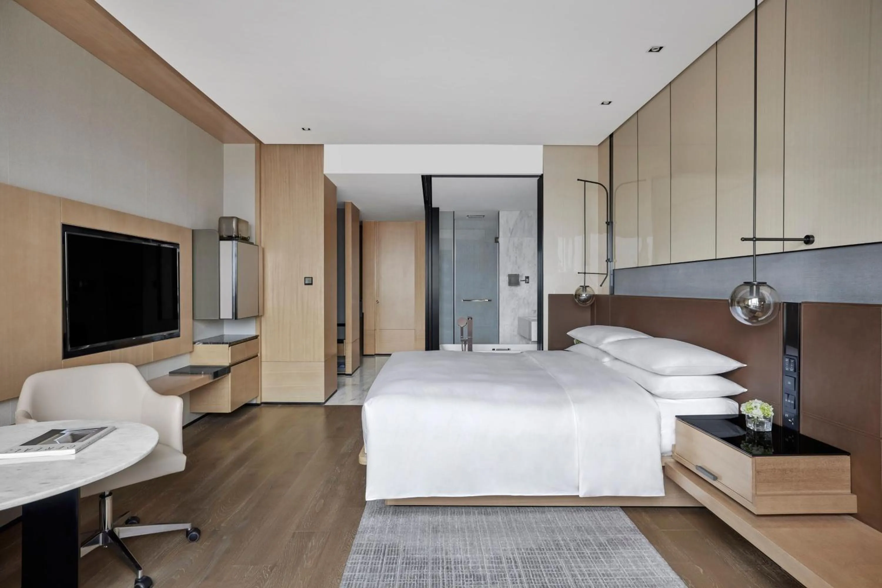 Photo of the whole room, Bed in Shenyang Marriott Hotel