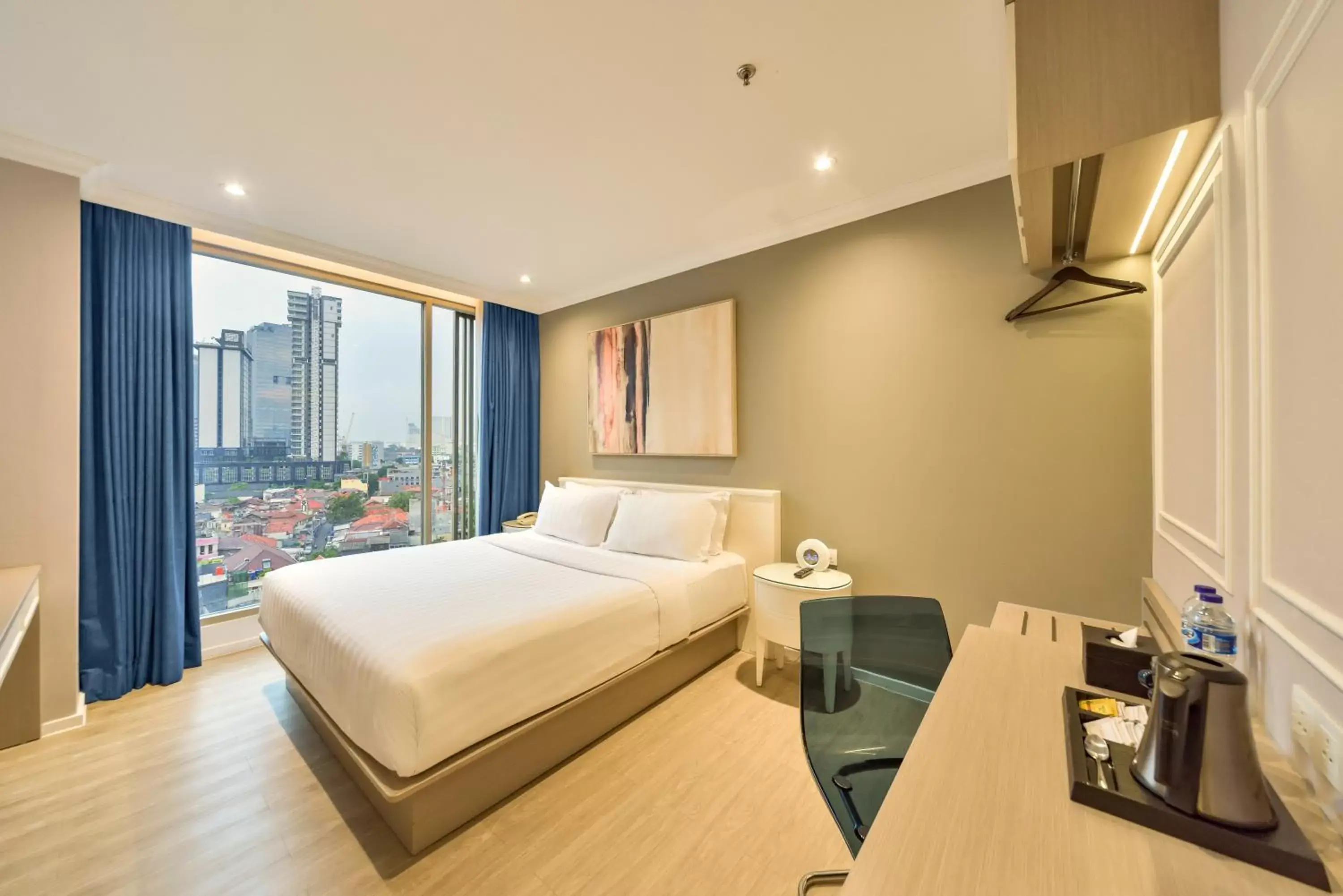 Deluxe King Room in Ashley Sabang Jakarta