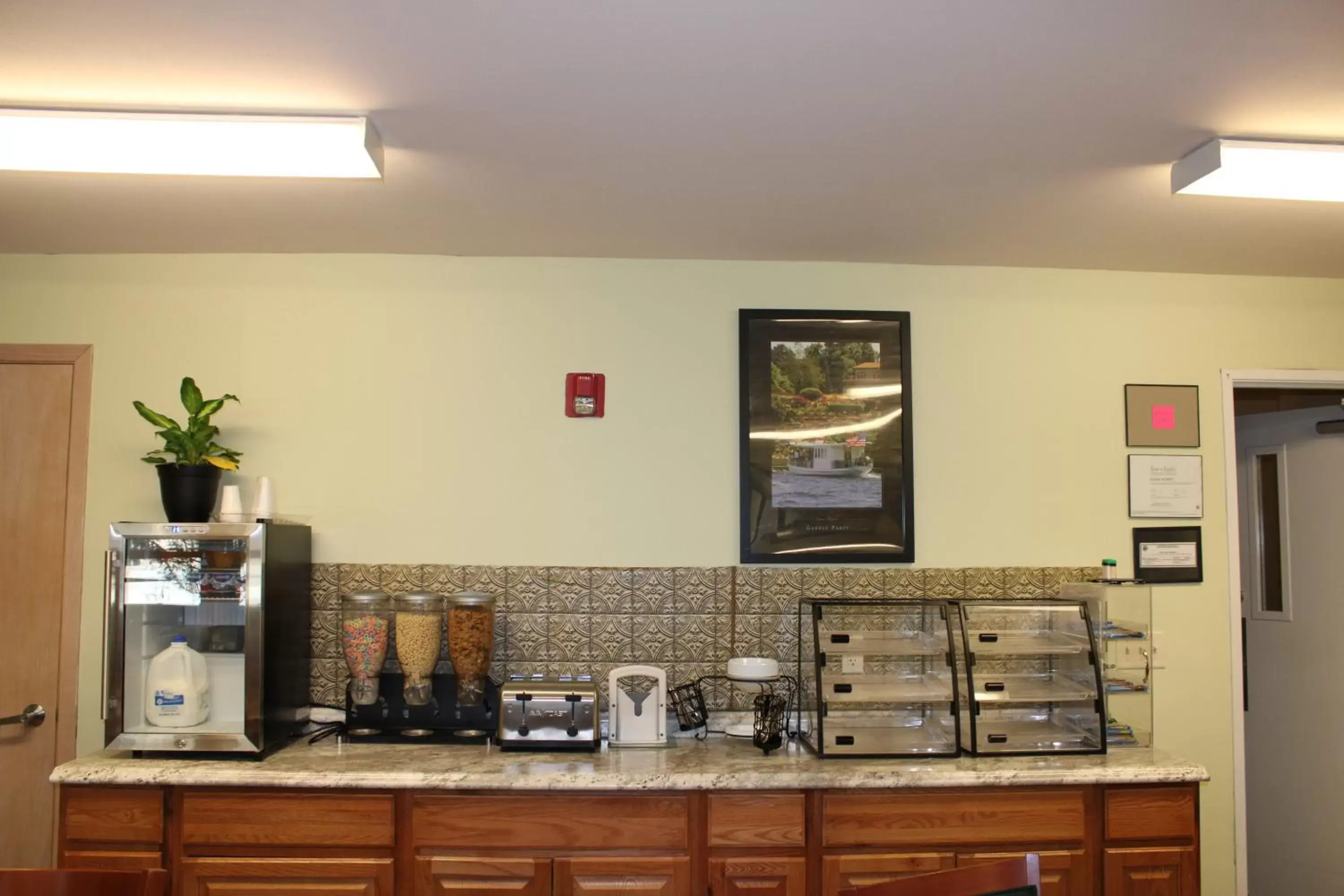 Food and drinks, Kitchen/Kitchenette in Mill Creek Hotel