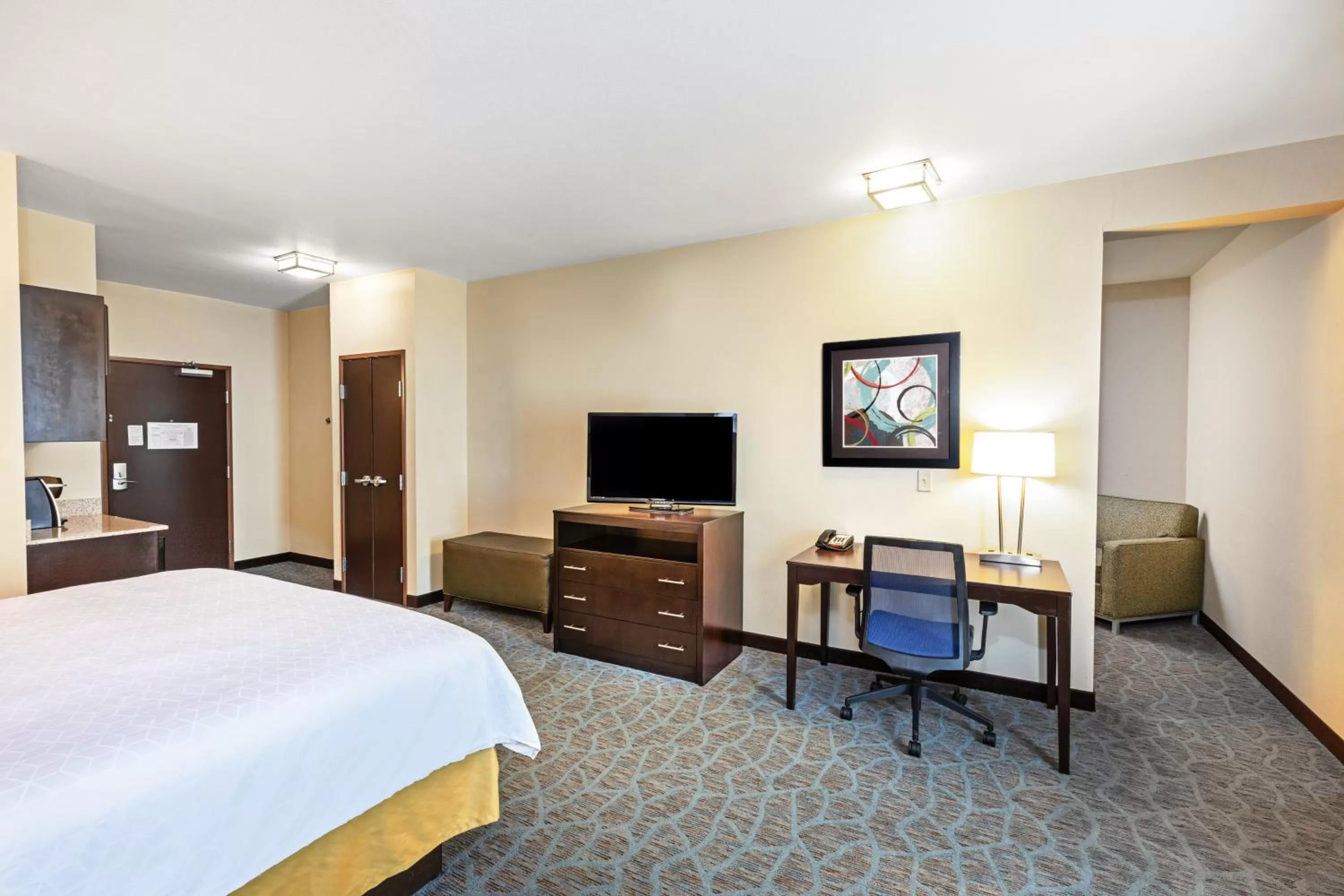 Photo of the whole room, Bed in Holiday Inn Express Hotel & Suites Floresville by IHG