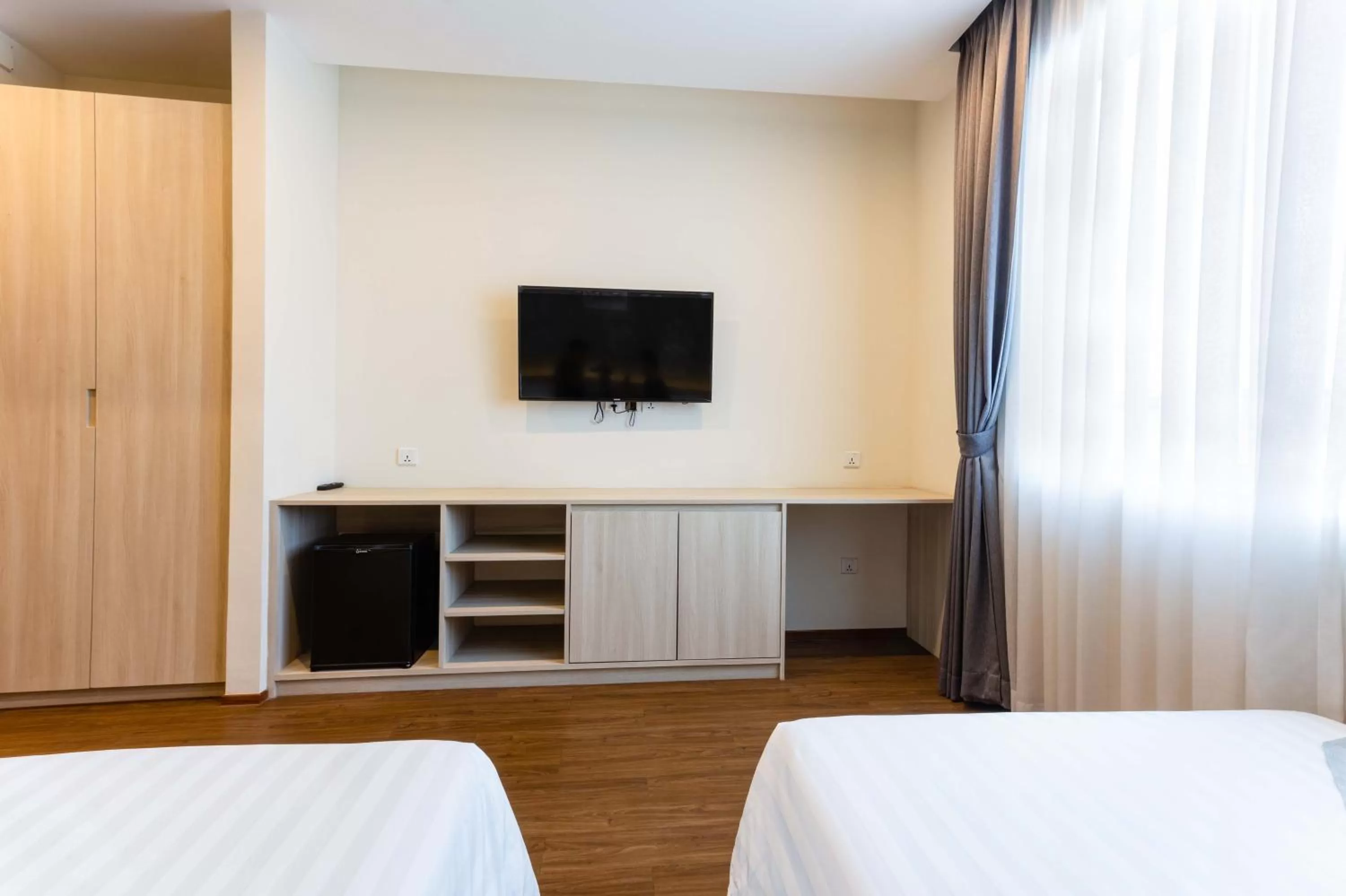 TV and multimedia, Bed in Joli Hotel