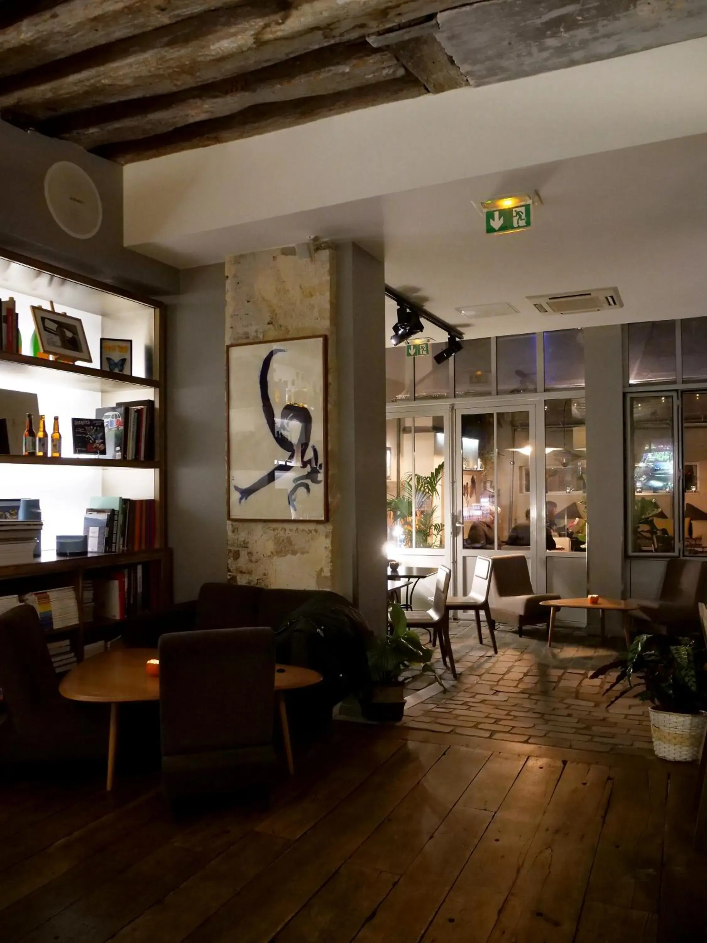 Lounge or bar in Hôtel Jules & Jim