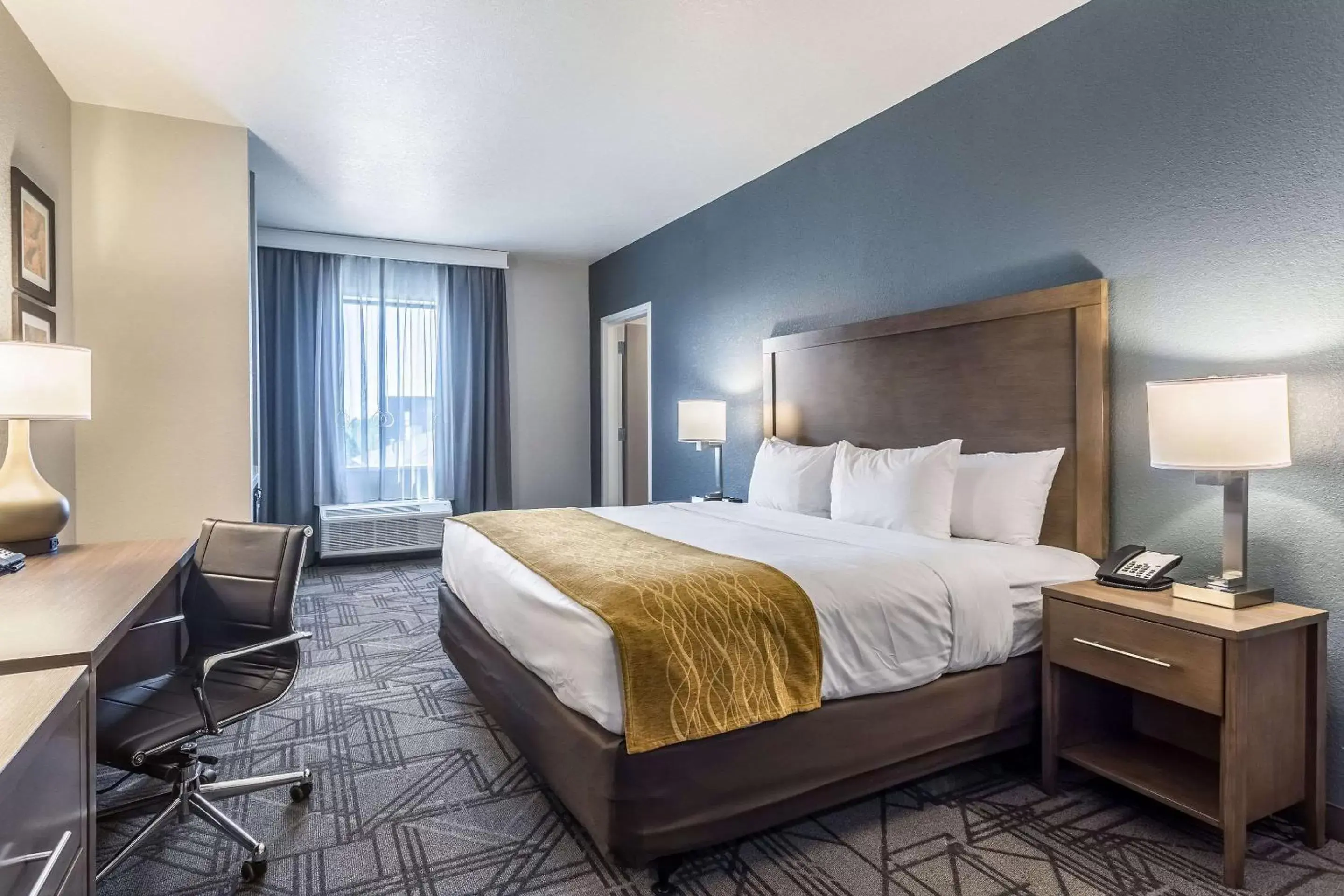 Bedroom, Bed in Comfort Inn & Suites Salt Lake City Airport