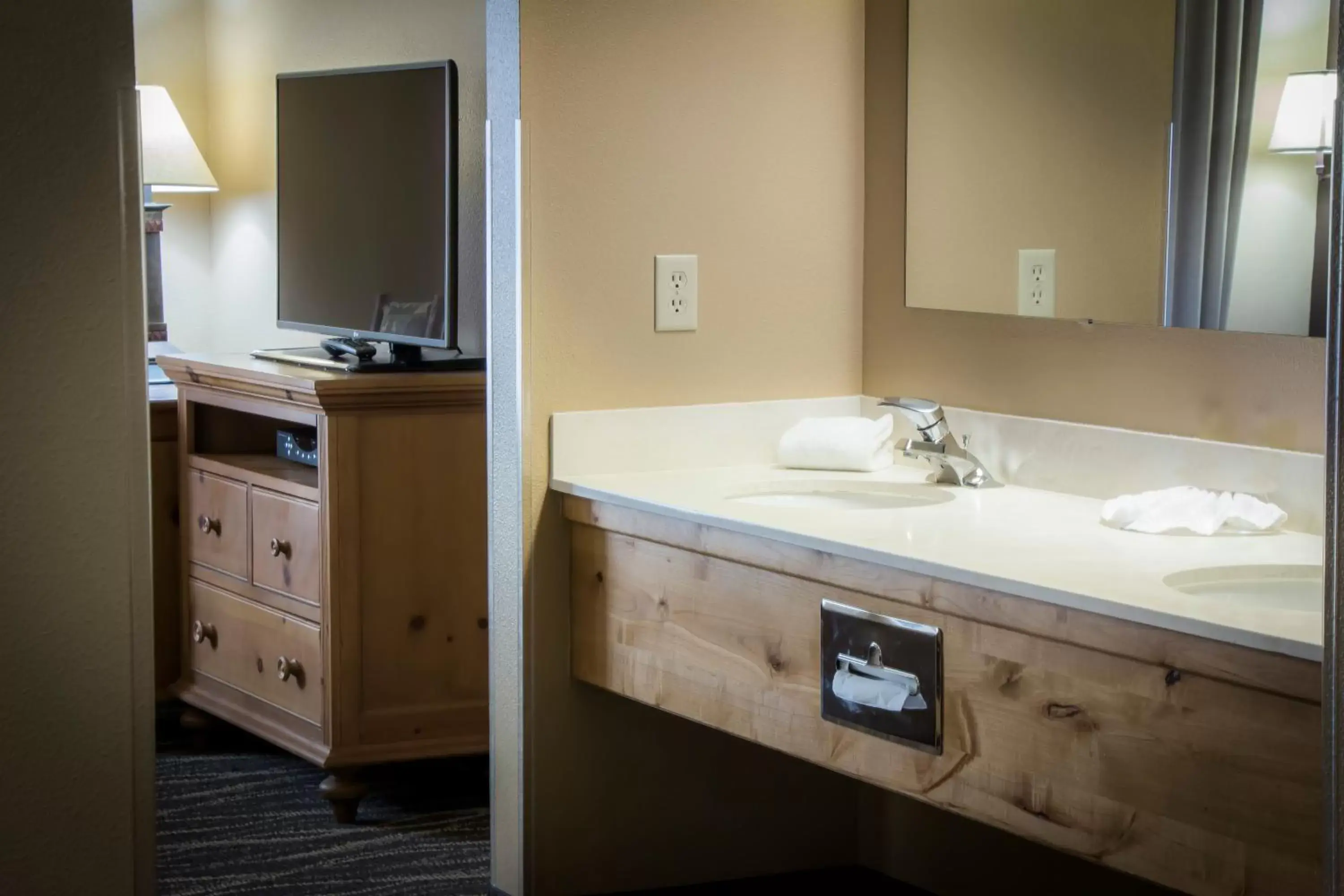 Bathroom in Bitterroot River Inn and Conference Center