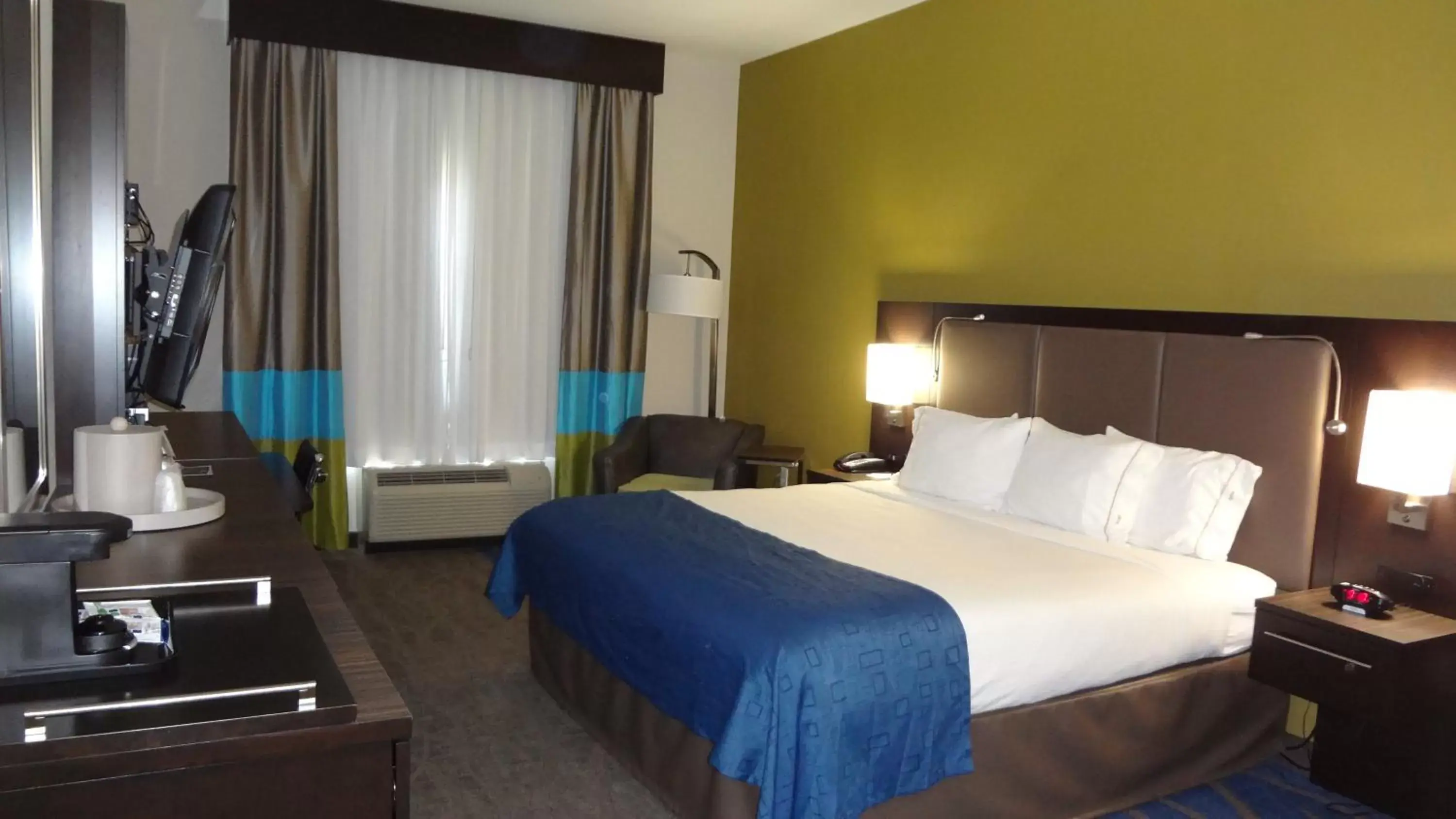 Photo of the whole room, Bed in Holiday Inn Express El Reno, an IHG Hotel