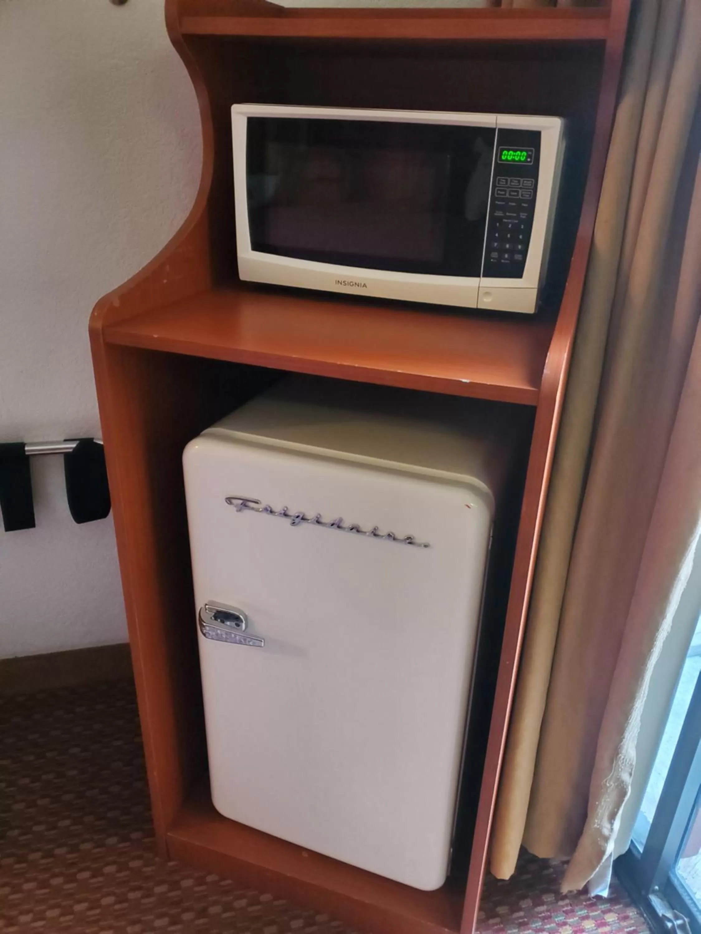 minibar in Americana Inn Motel