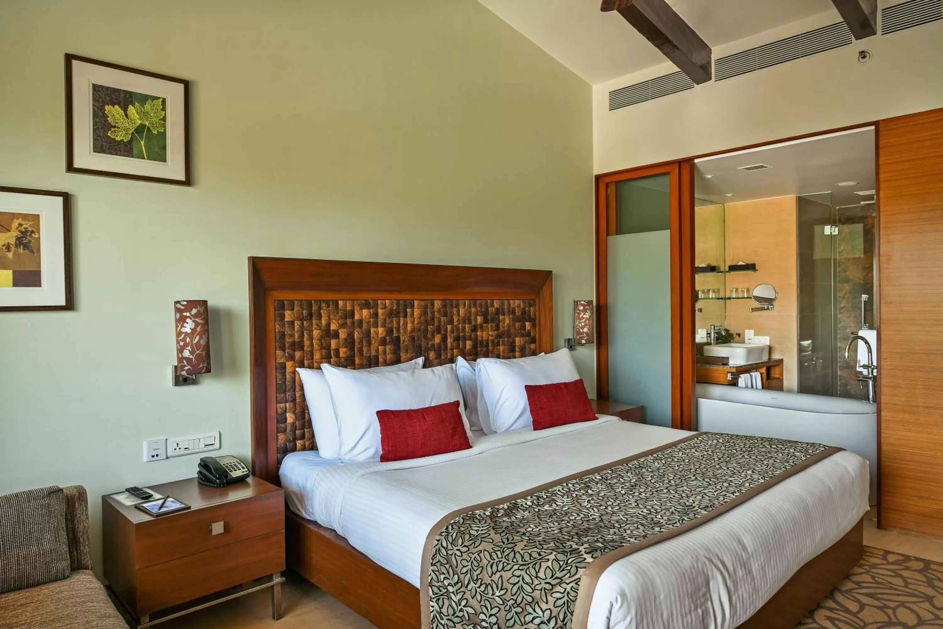Bed in Fariyas Resort Lonavala