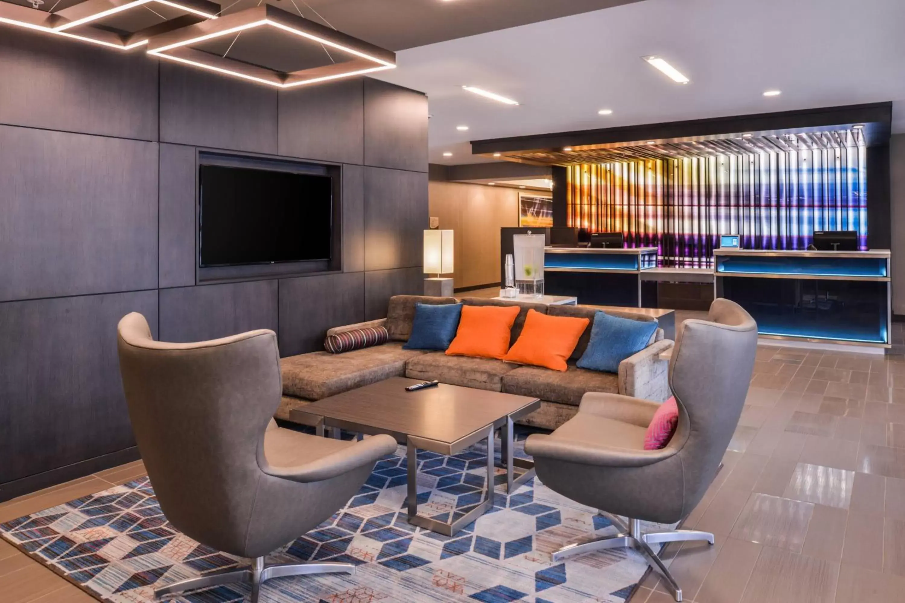 Lobby or reception, Lounge/Bar in Fairfield Inn & Suites by Marriott Raleigh Cary