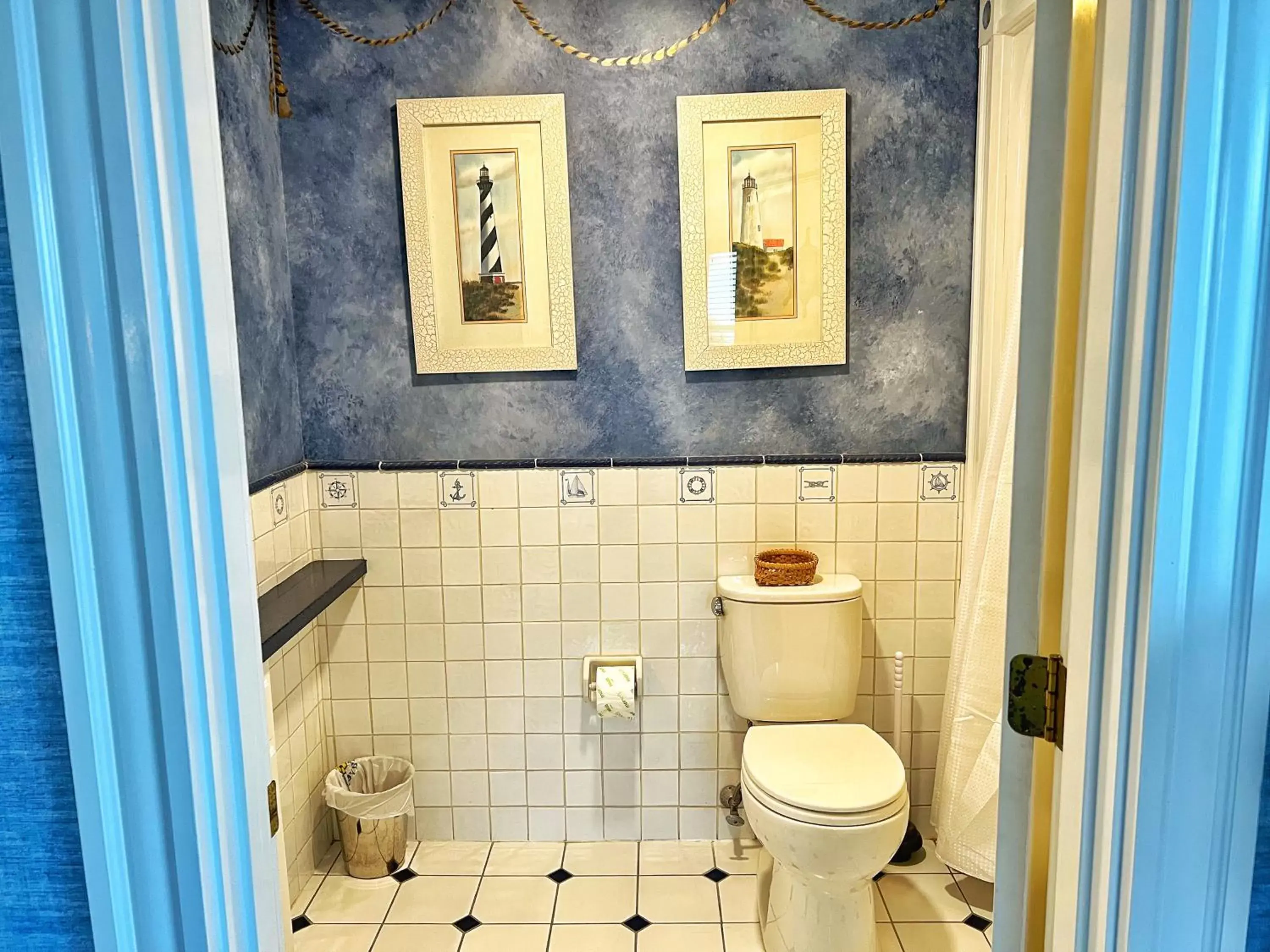 Bathroom in Winthrop Arms Hotel Restaurant Logan Airport