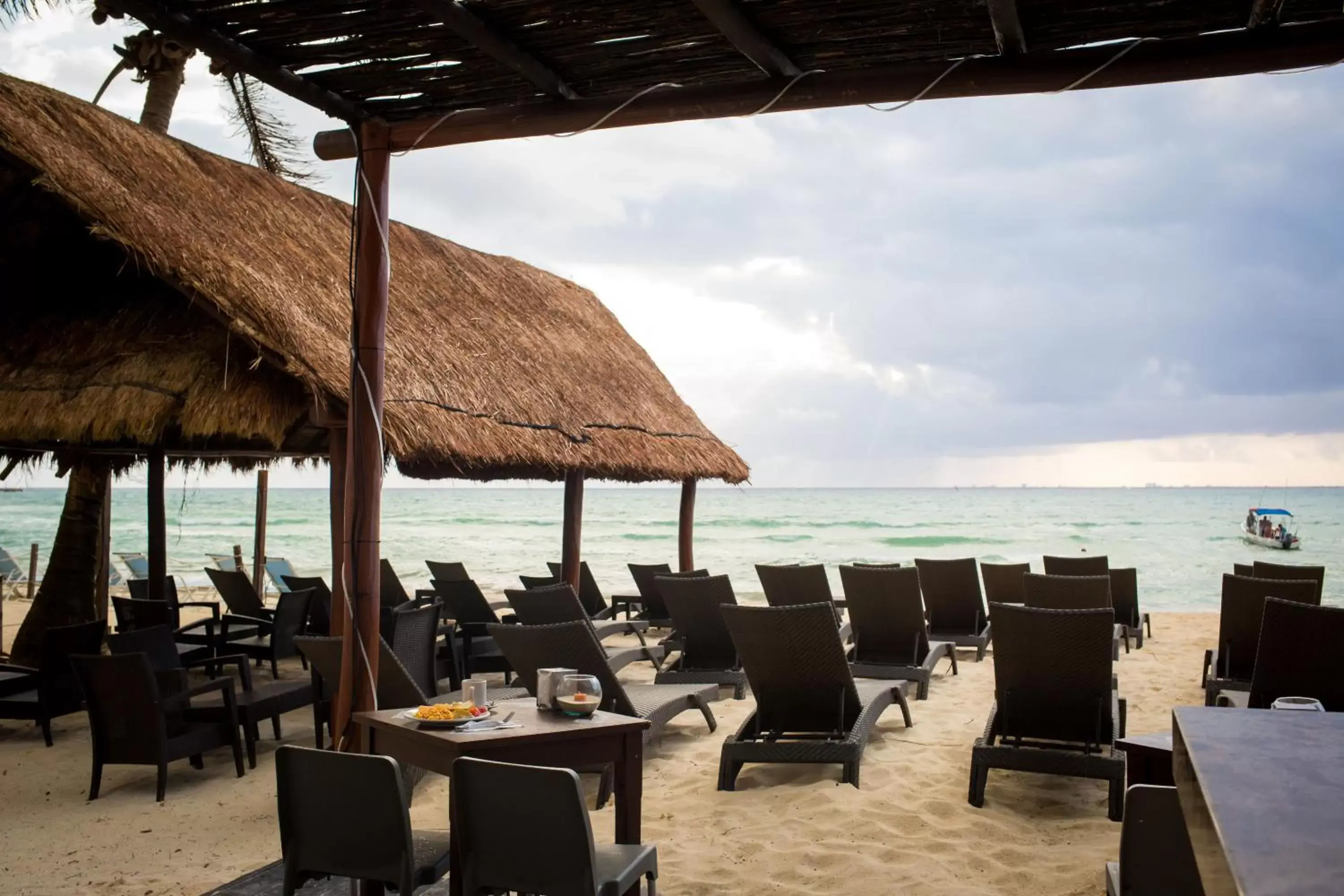 Property building, Restaurant/Places to Eat in Playa Maya by MIJ - Beachfront Hotel