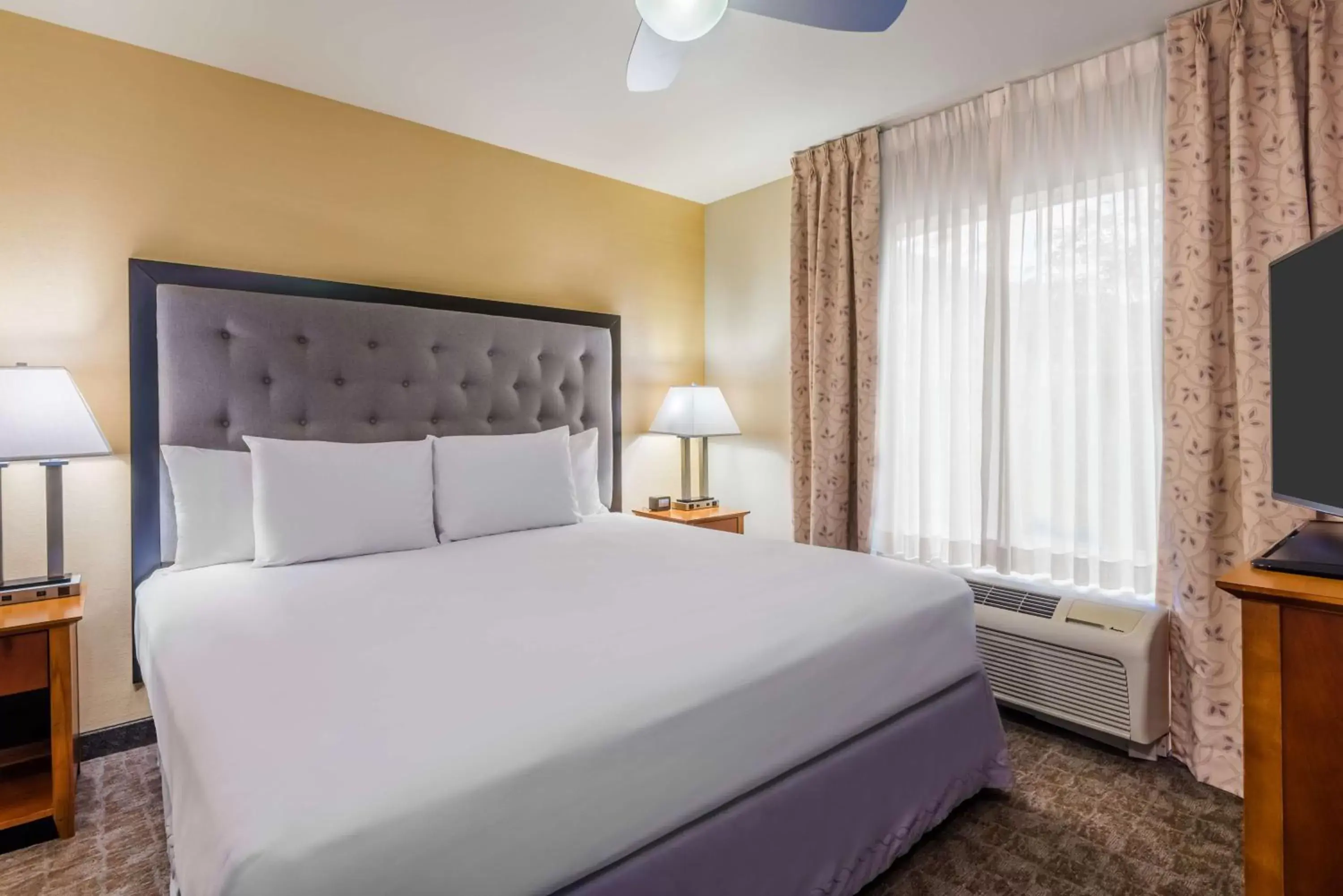 Bed in Homewood Suites by Hilton St. Louis Riverport- Airport West