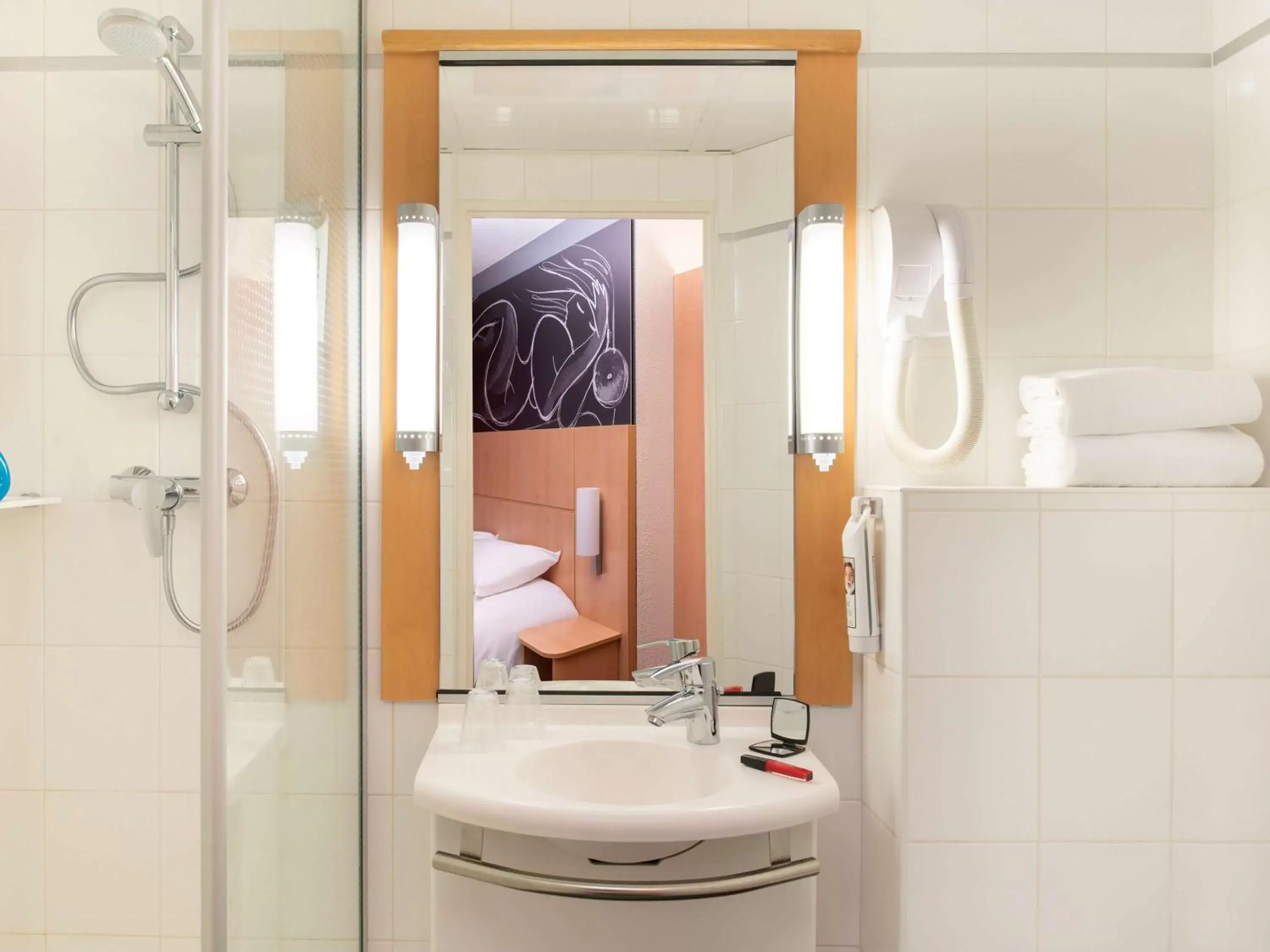 Photo of the whole room, Bathroom in ibis Paris Gare de Lyon Diderot
