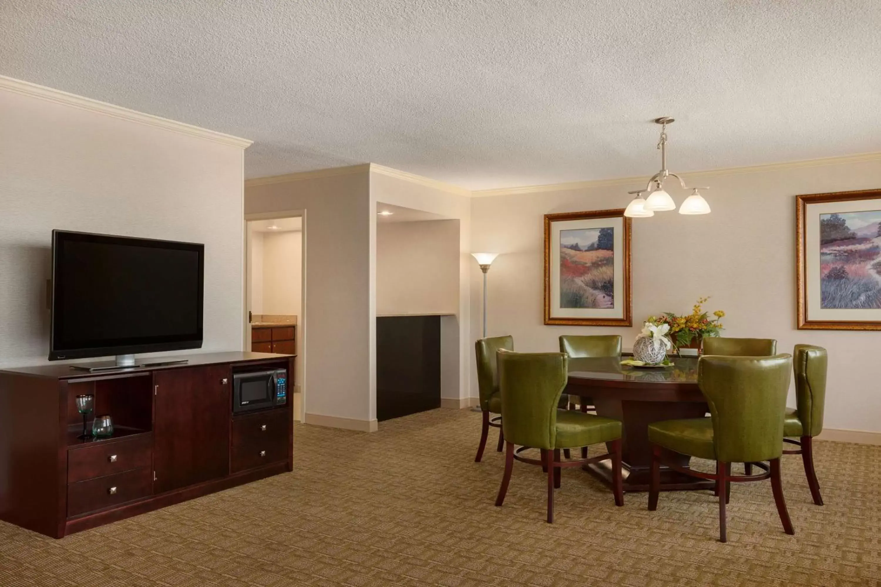Living room, TV/Entertainment Center in Hilton Fort Wayne at the Grand Wayne Convention Center