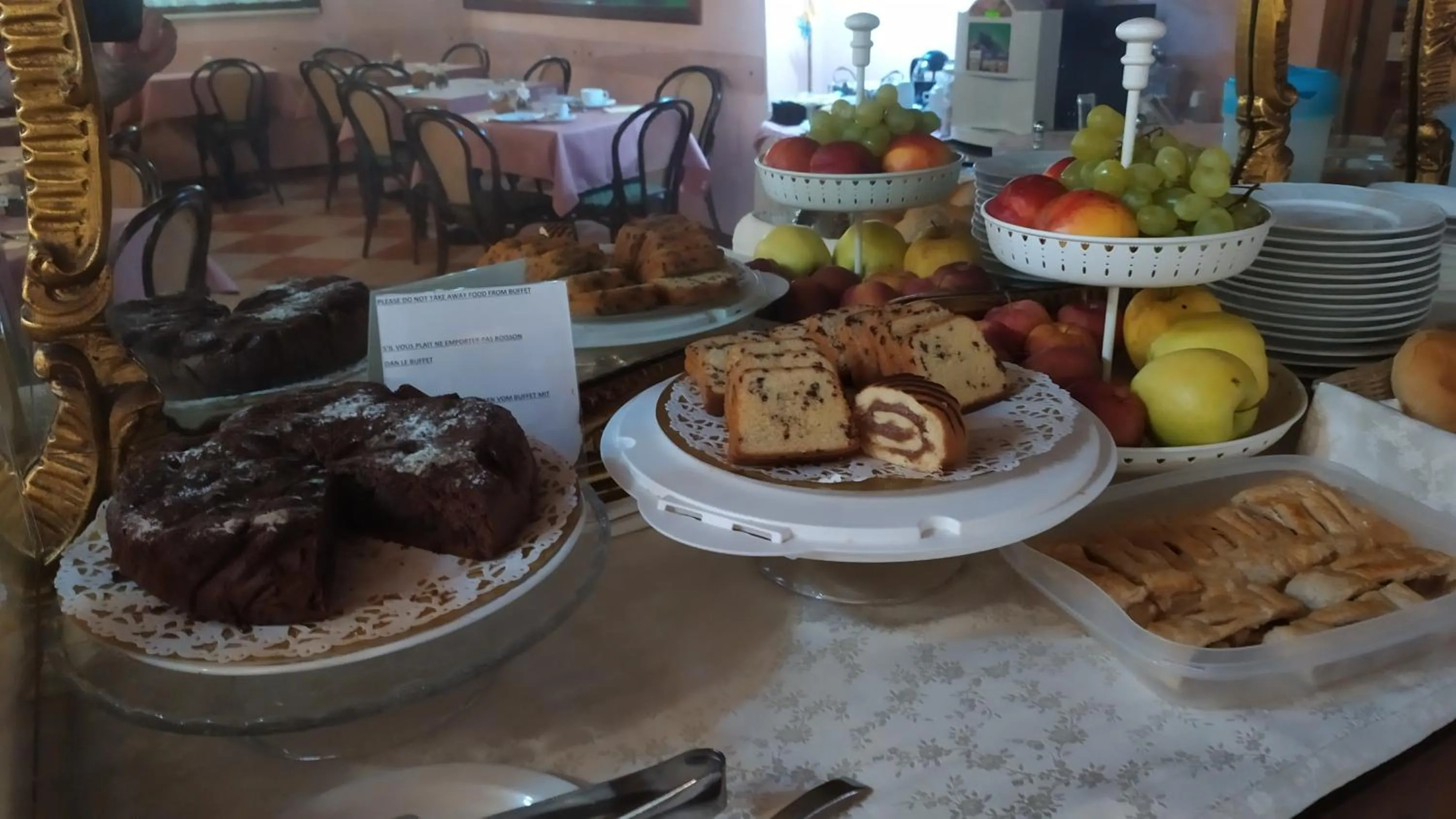 Continental breakfast in Hotel Antico Moro
