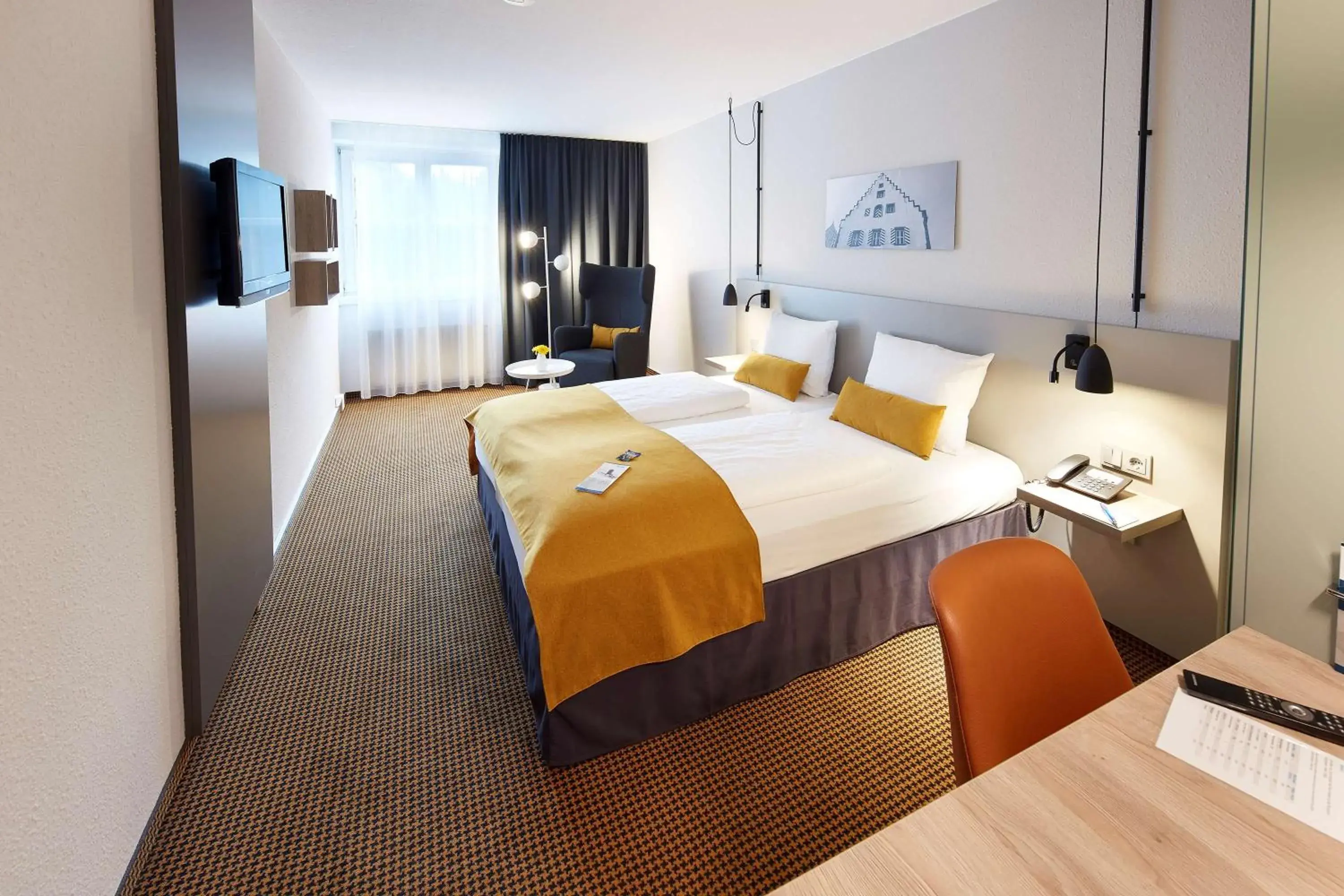 Photo of the whole room, Bed in nestor Hotel Neckarsulm