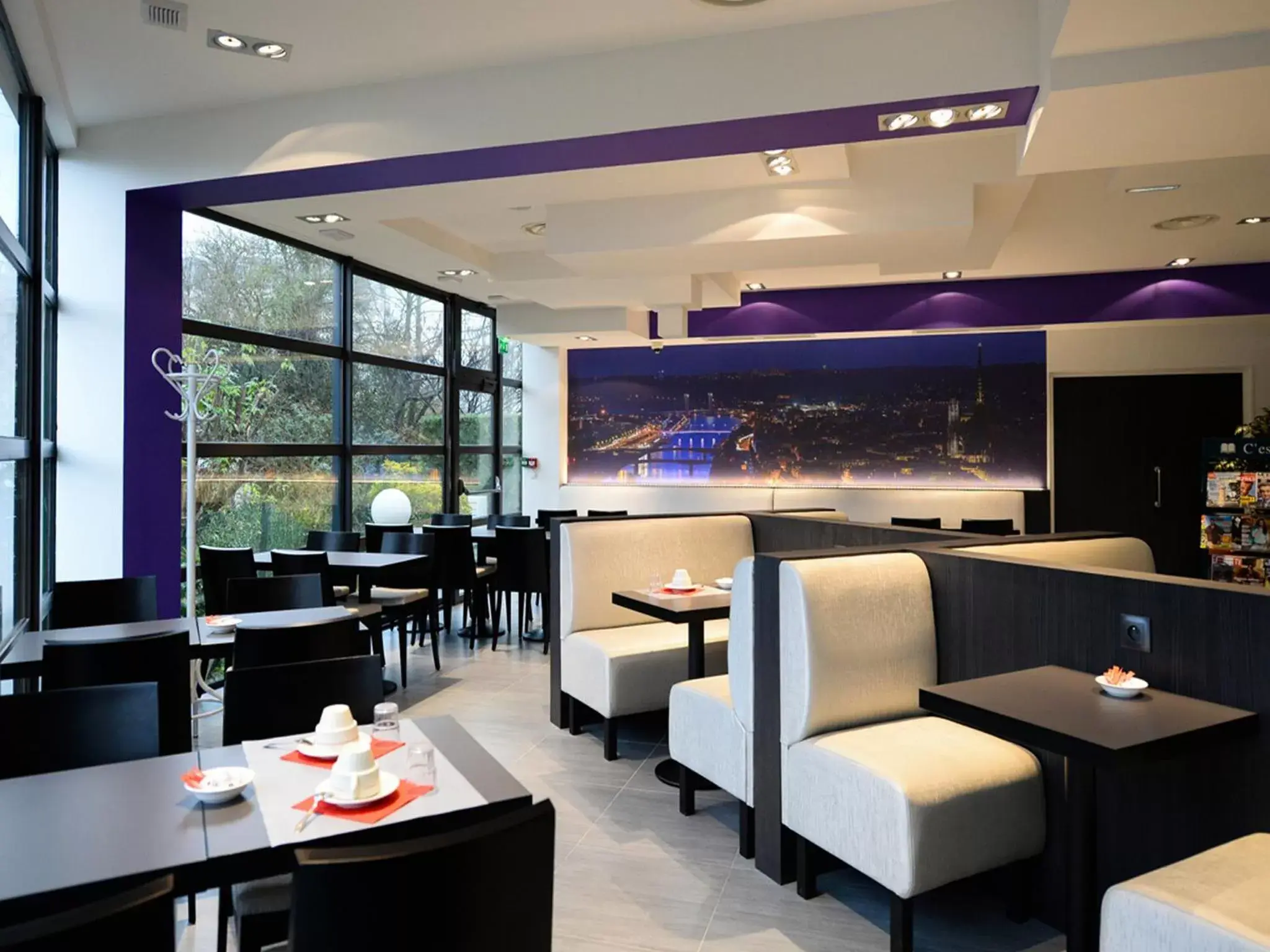 Restaurant/Places to Eat in Brit Hotel Confort Rouen Centre