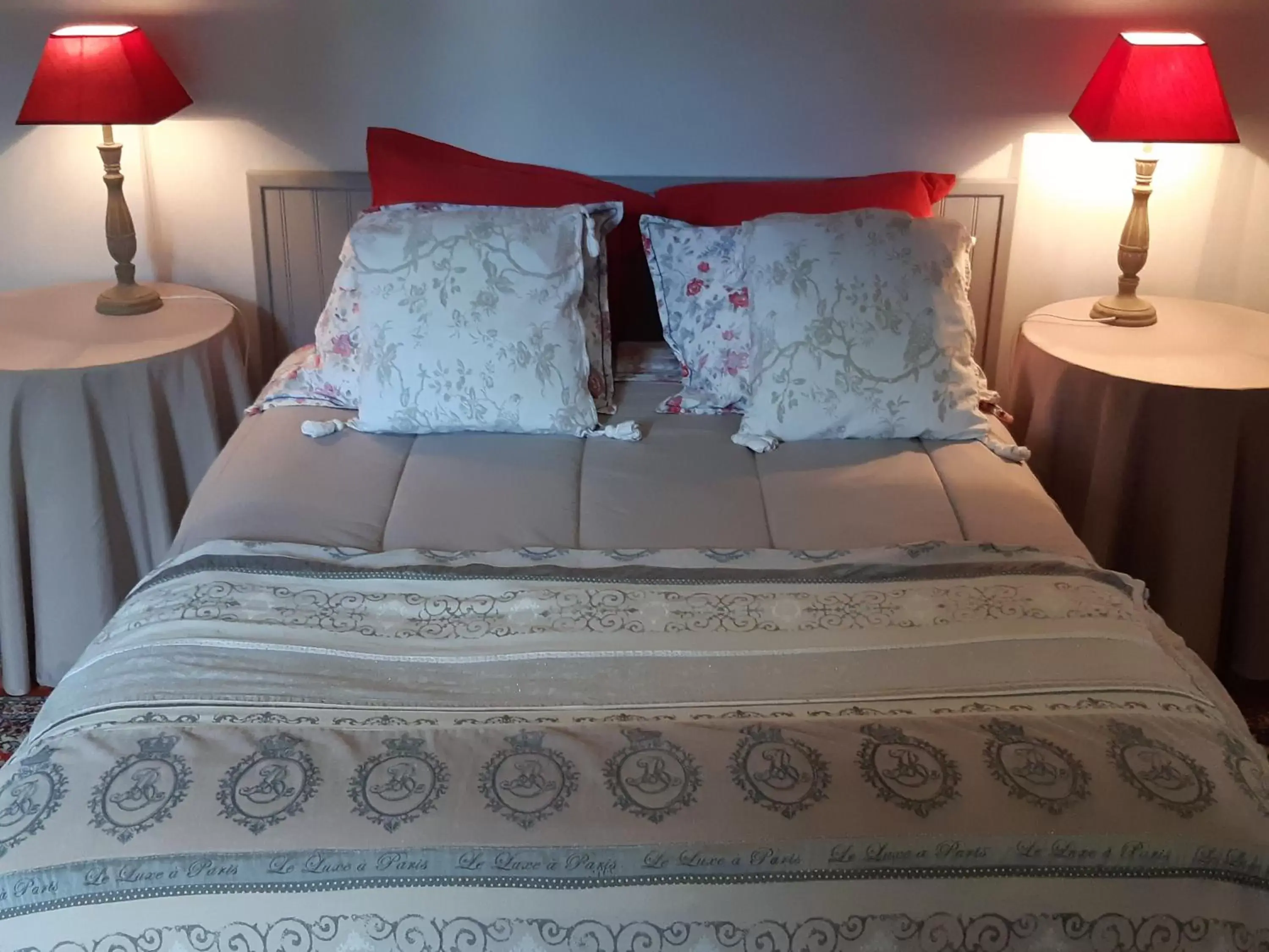 Bed in Chambres d'Hôtes Domaine du Bois-Basset
