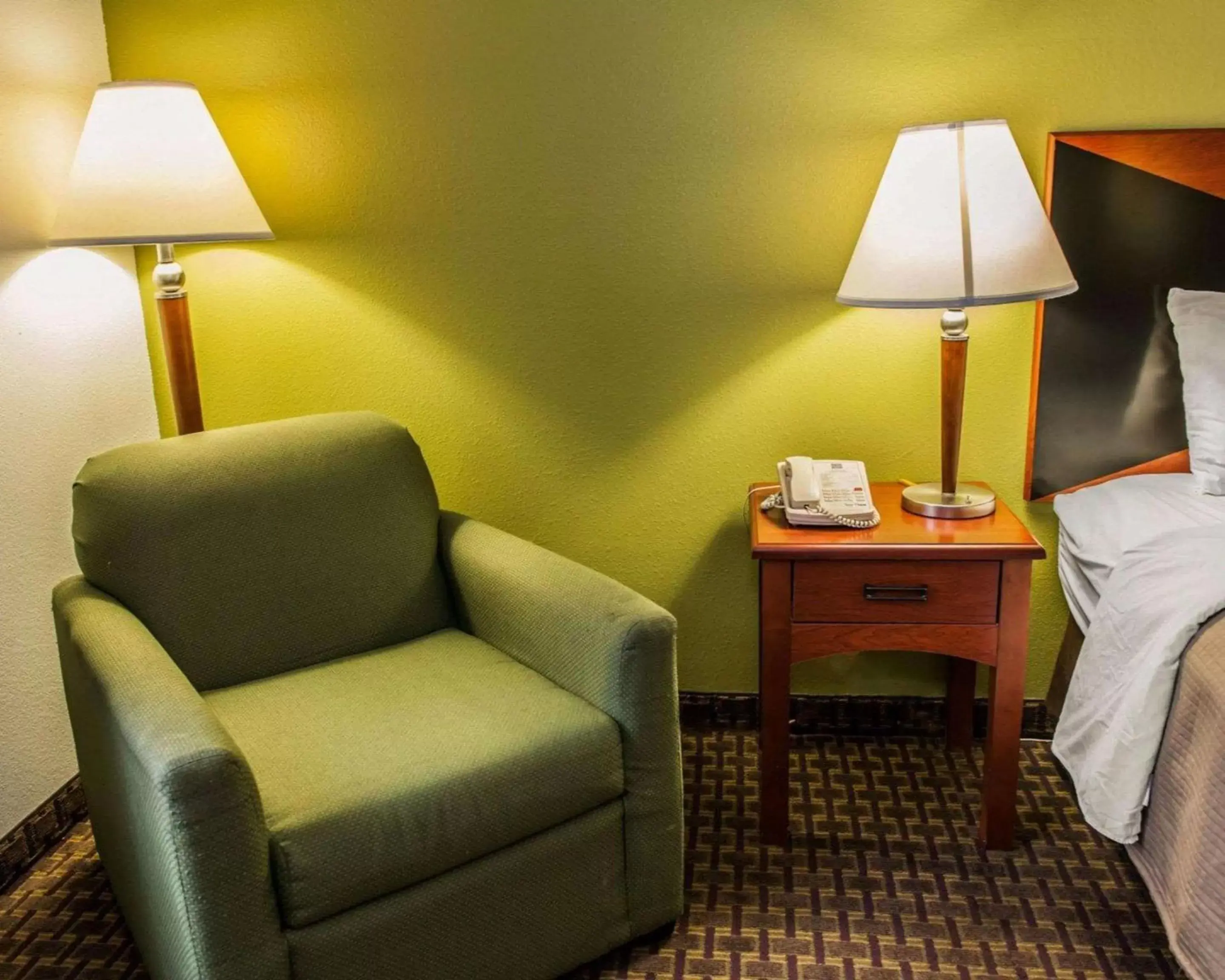 Photo of the whole room, Seating Area in Sleep Inn South Bend Airport